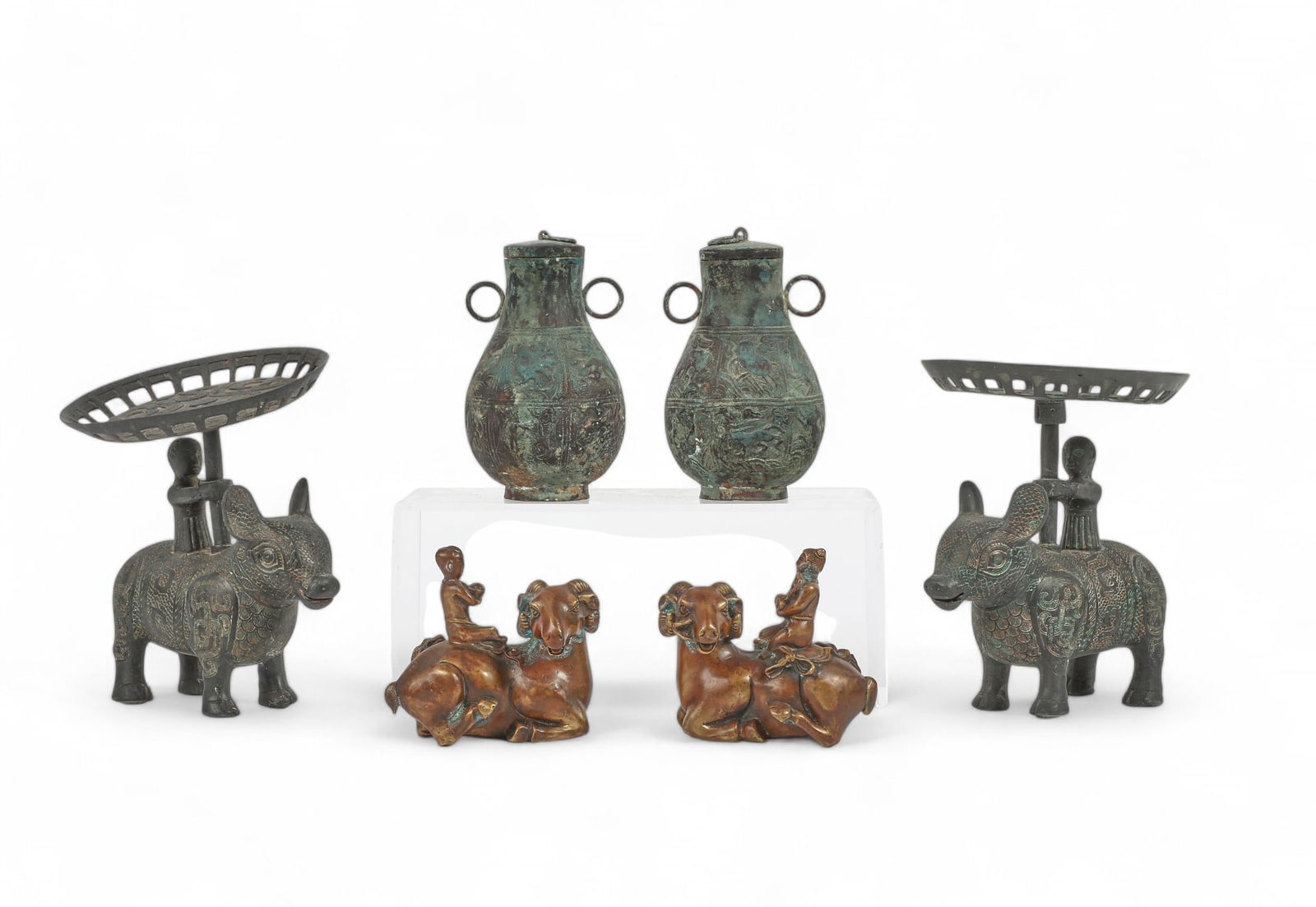 A group of six Chinese bronze articles (1 of 5)