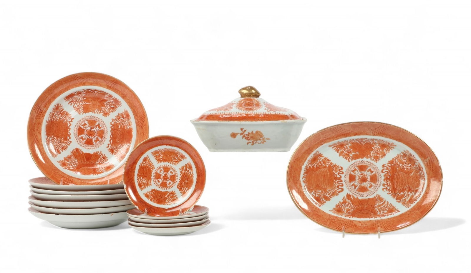 A group of Chinese Export porcelain dinnerware (1 of 6)