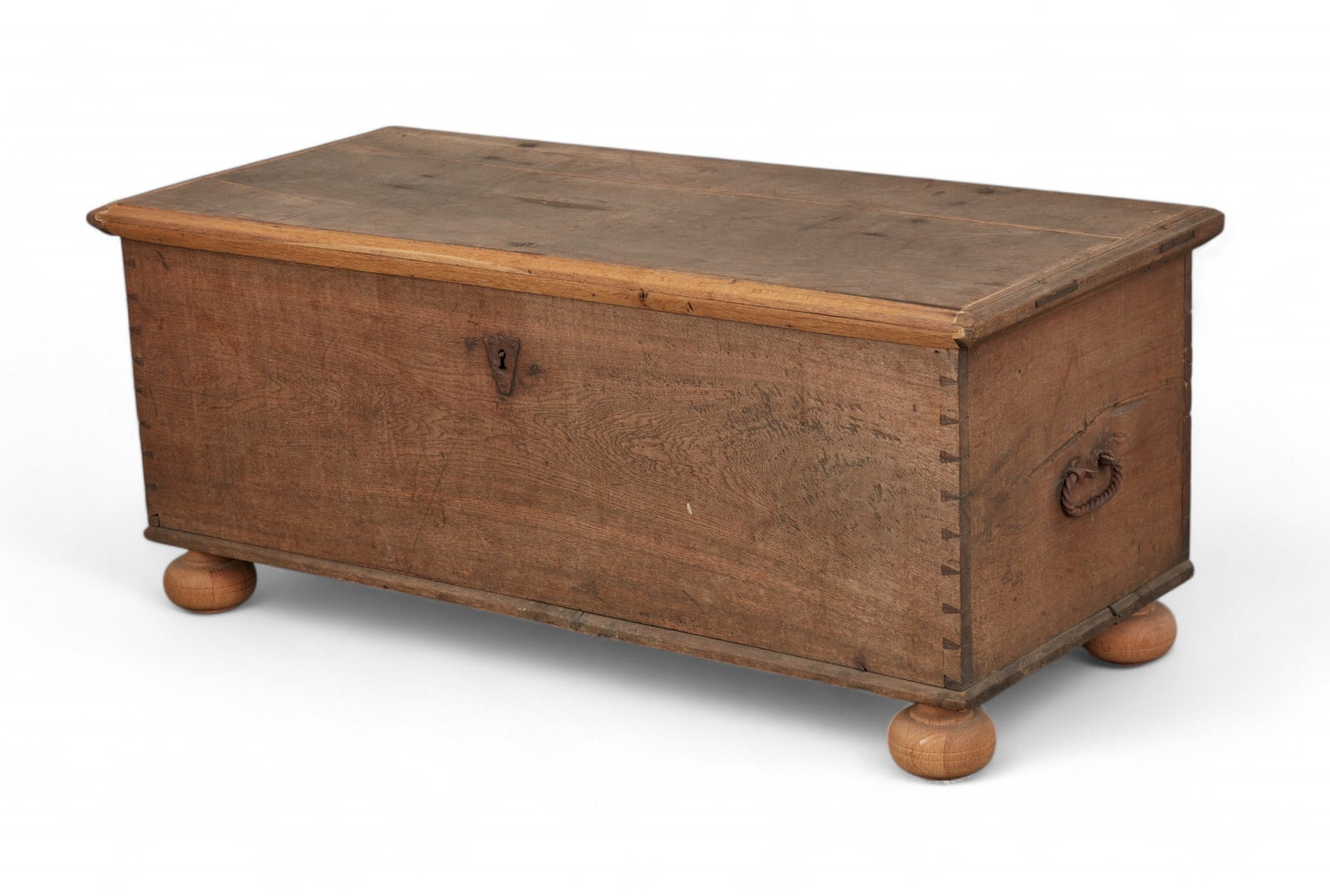 A Continental Baroque oak coffer (1 of 12)