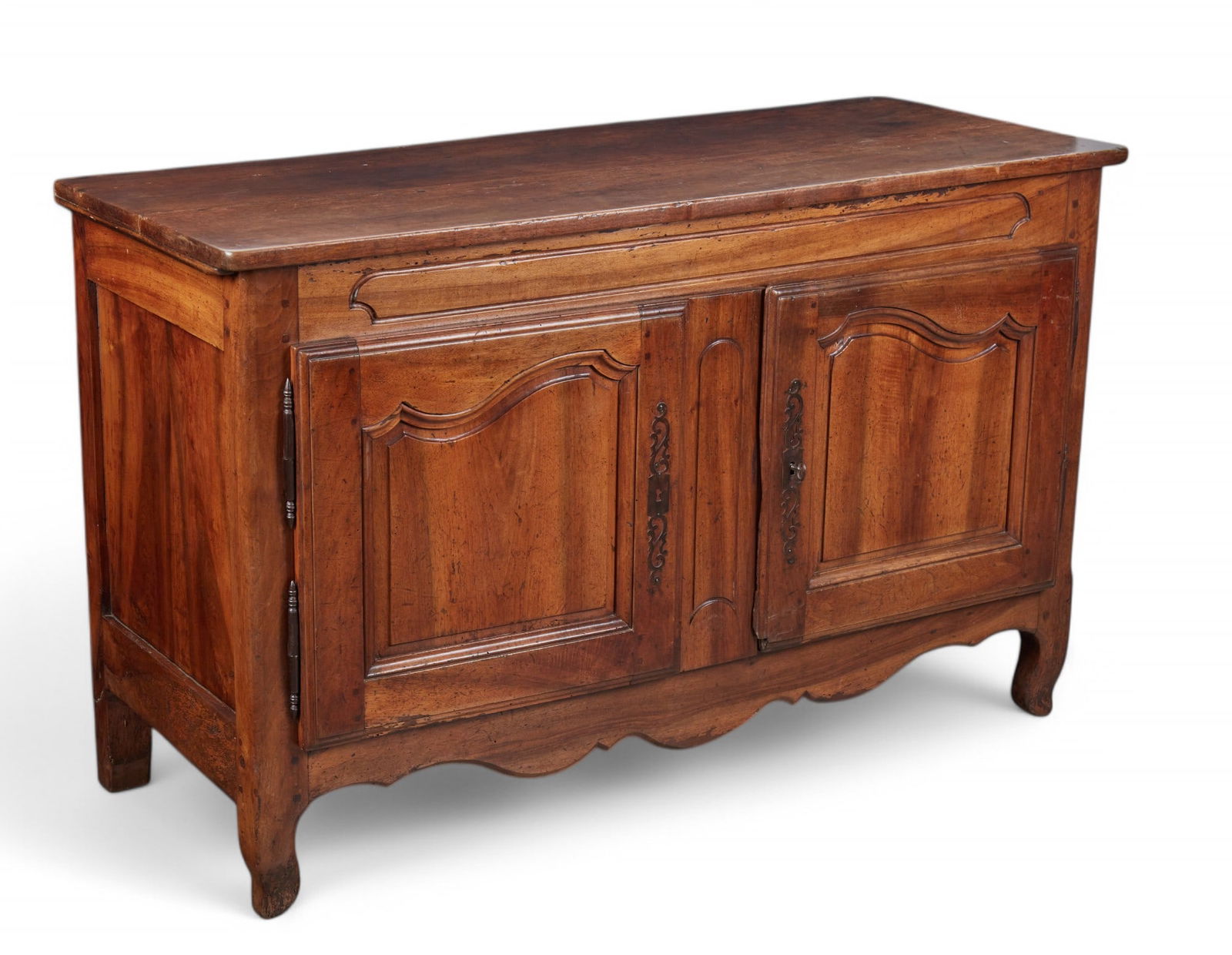 A Louis XV/XVI Provincial walnut buffet (1 of 6)