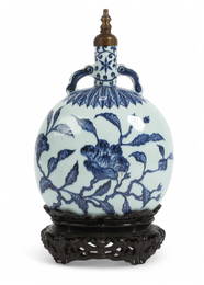 A Chinese blue and white moon flask