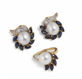 An 18K Gold Ring with Matching Ear Clips