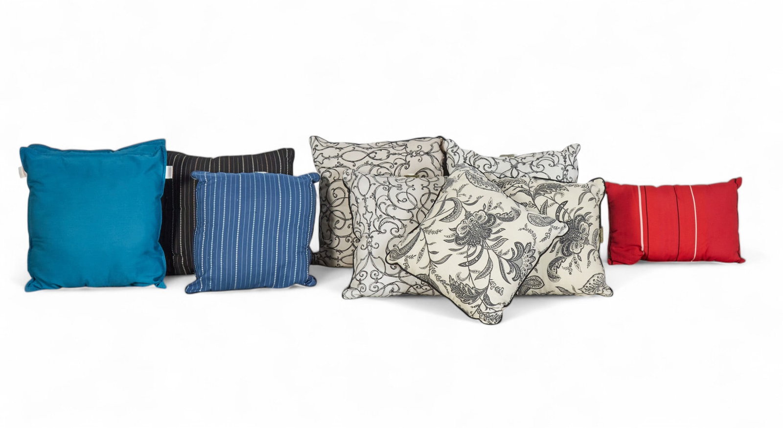 Assortment of 10 Outdoor Pillows - Smith Hawkens & Sunbrella: Assortment of 10 Outdoor Pillows - Smith Hawkens & Sunbrella Largest 18 x 16 in. (45.7 x 40.6 cm.)