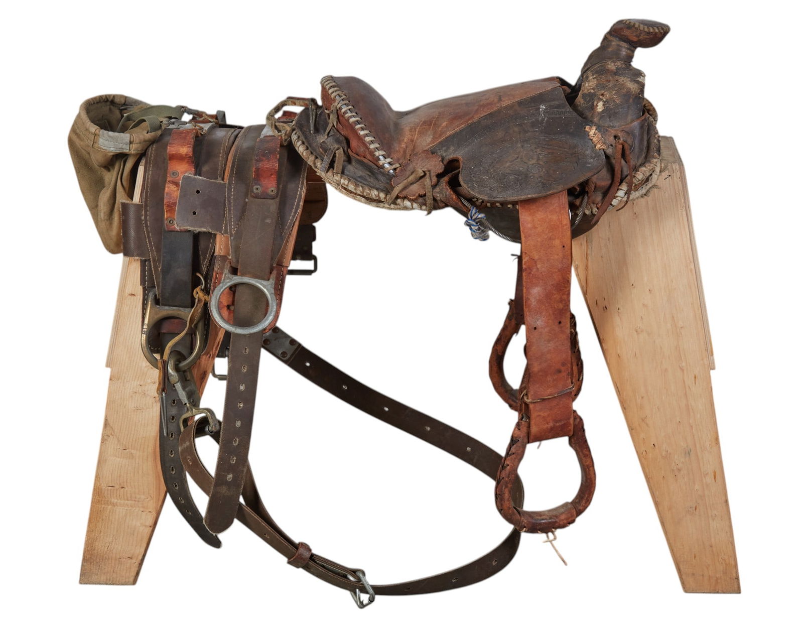 A children's leather horse saddle (1 of 8)
