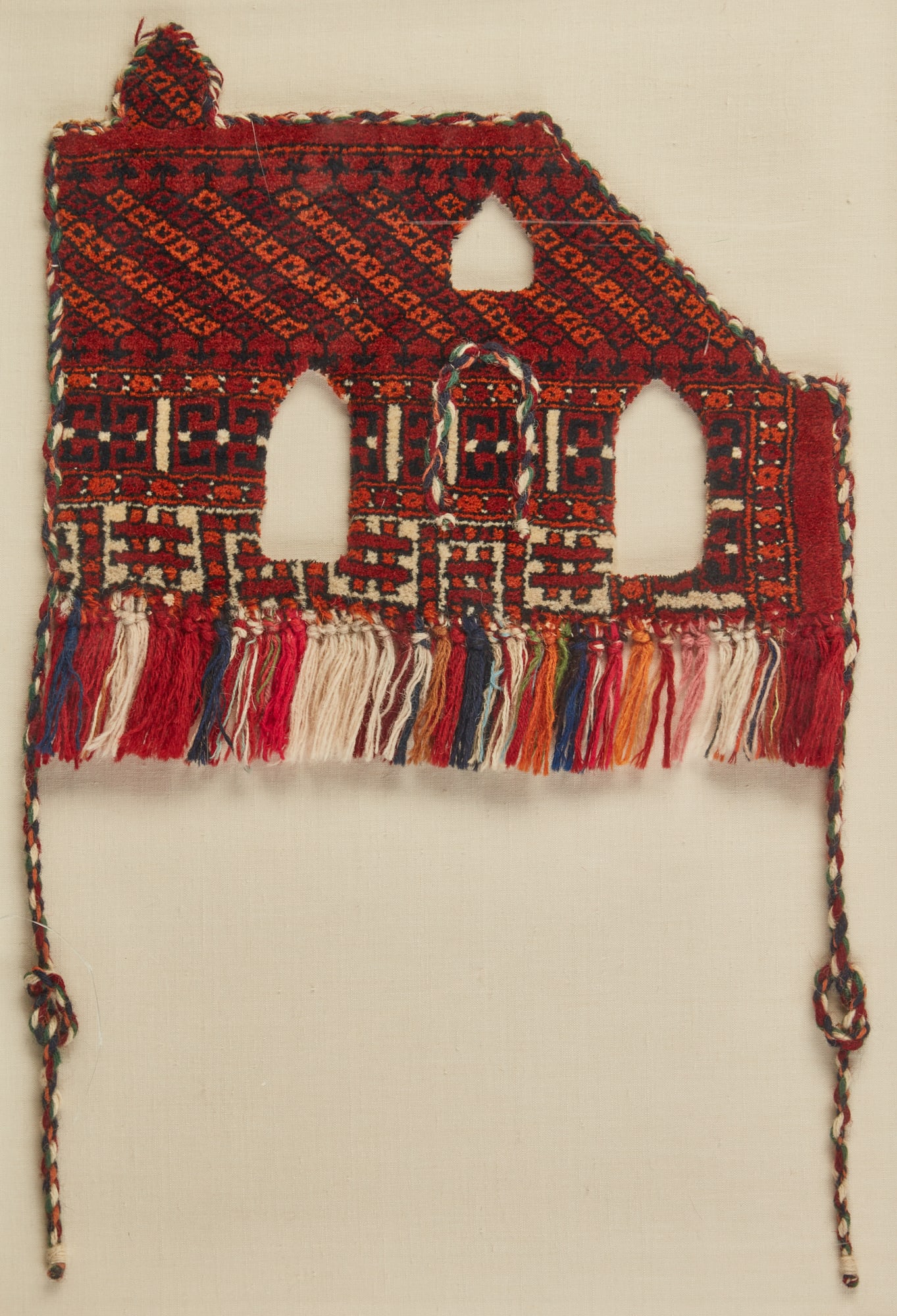 A framed traditional Turkmen Kapunuk wall hanging: A framed traditional Turkmen Kapunuk wall hanging 25 x 17 in (64 x 43cm)