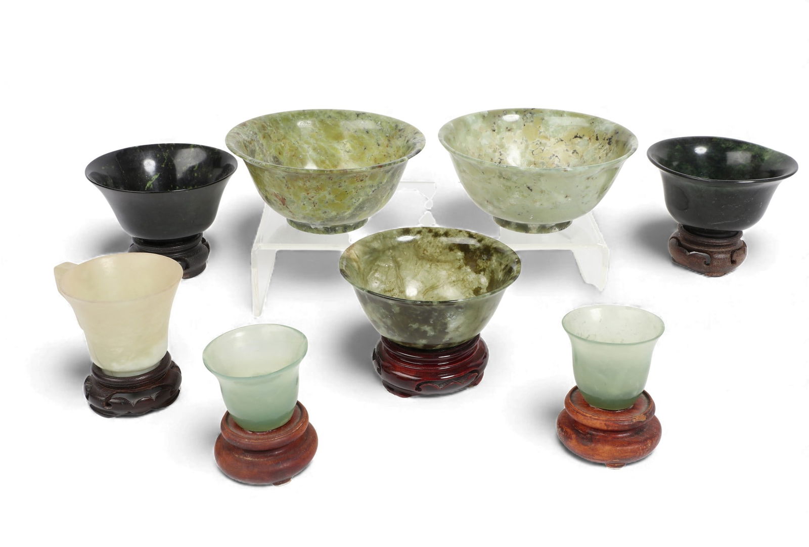 A group of eight Chinese hardstone cups and bowls on stands (1 of 3)