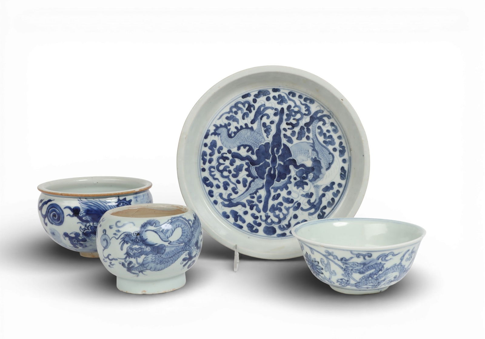 Four Asian blue and white porcelain vessels with dragon decoration, Chinese and Korean (1 of 5)