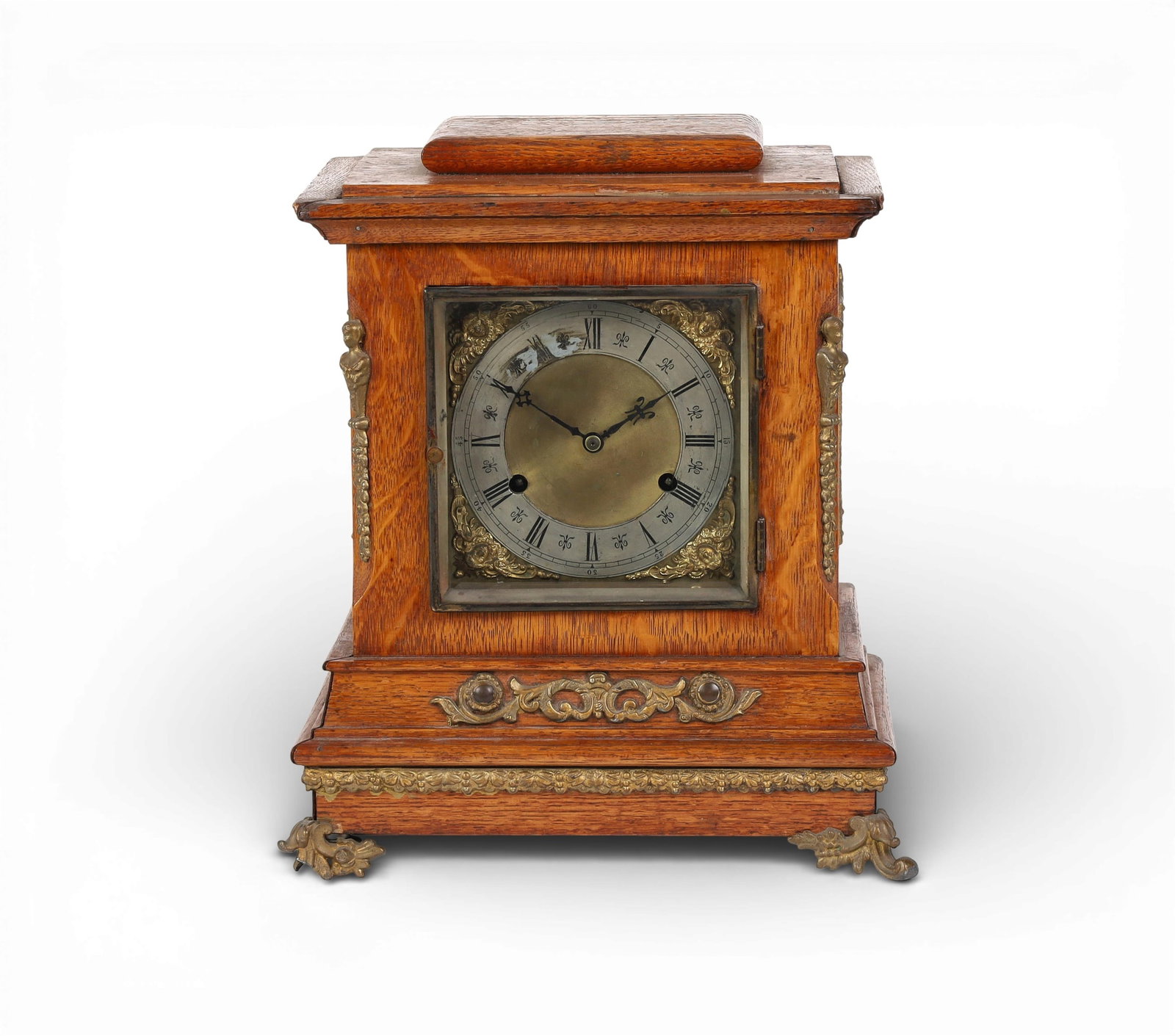 An oak mantel clock (1 of 5)