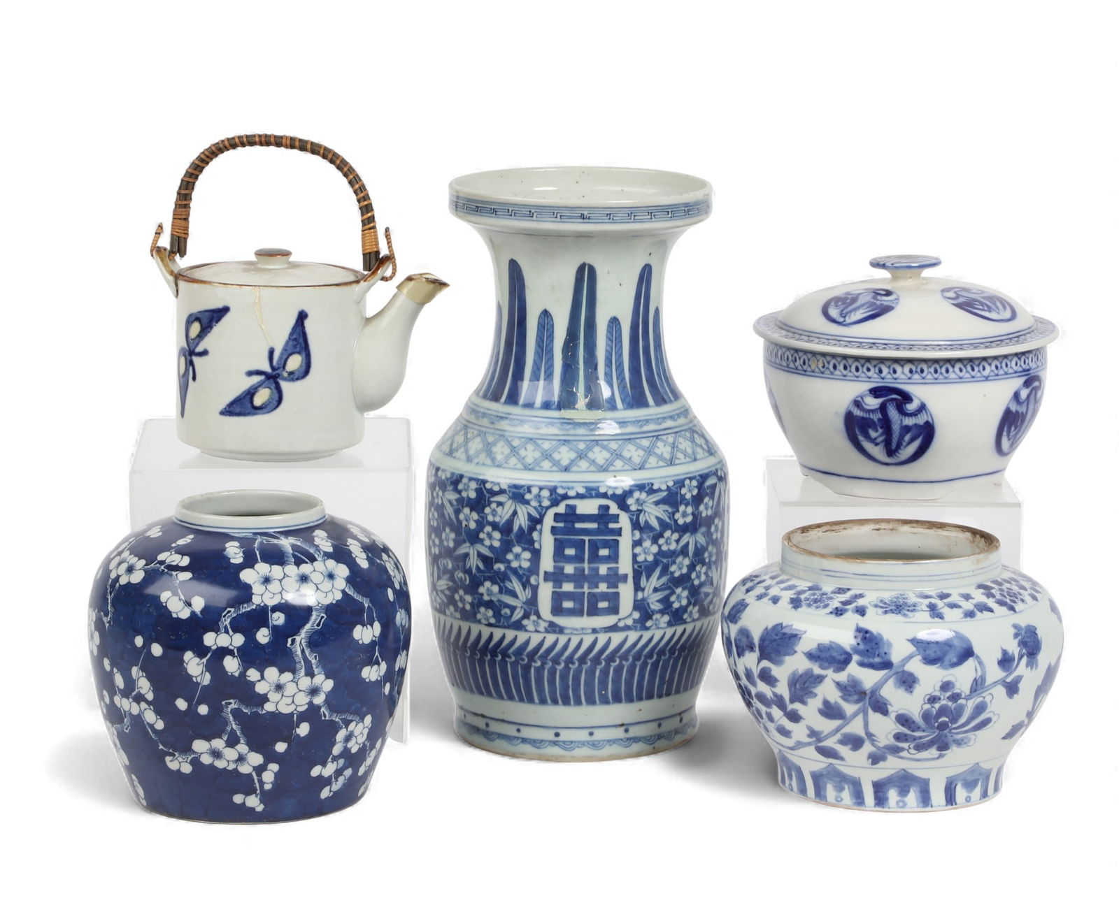 A group of five blue and white Chinese table articles (1 of 4)