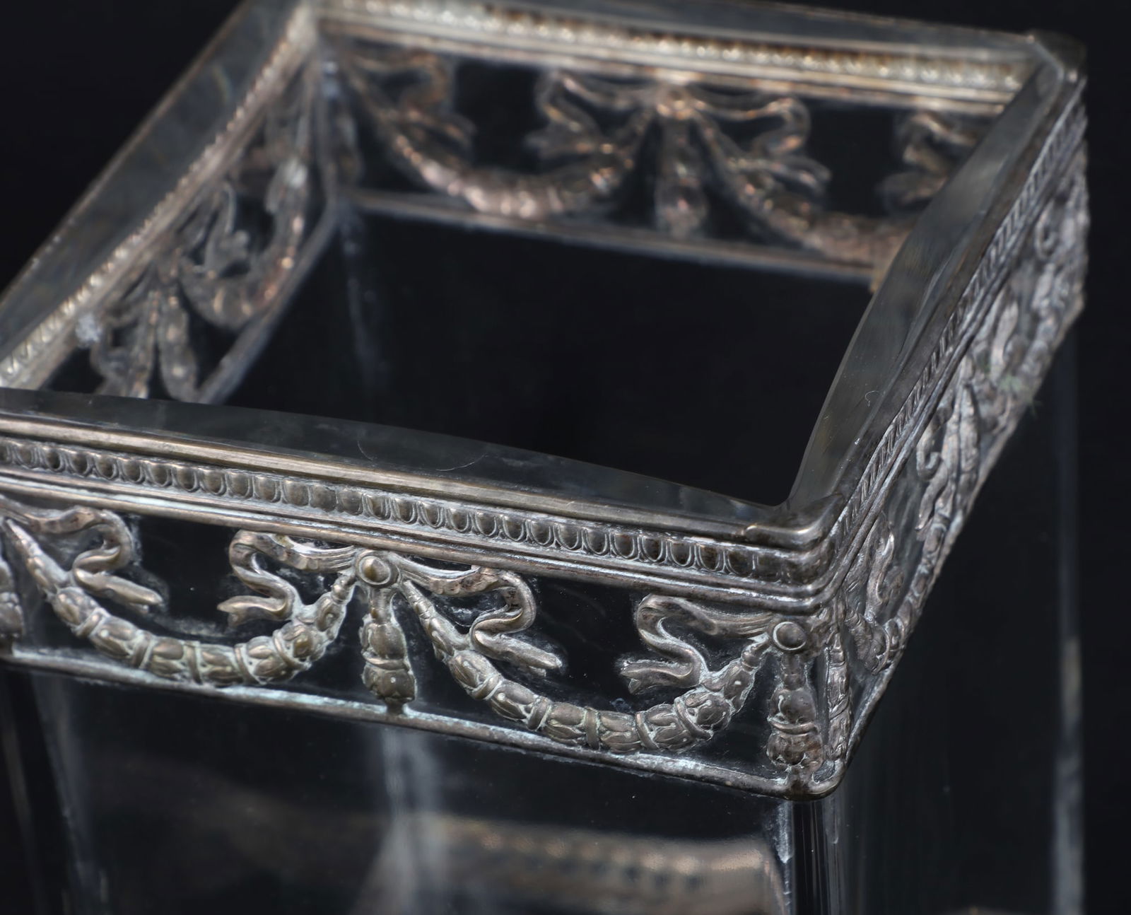 A crystal overlay mounted vase - 3