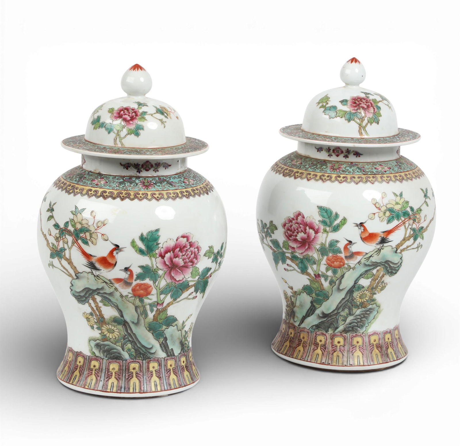 A pair of Chinese porcelain covered jars (1 of 6)