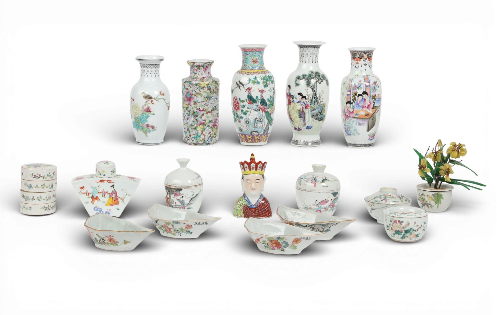 A group of seventeen Chinese porcelain table articles (1 of 5)