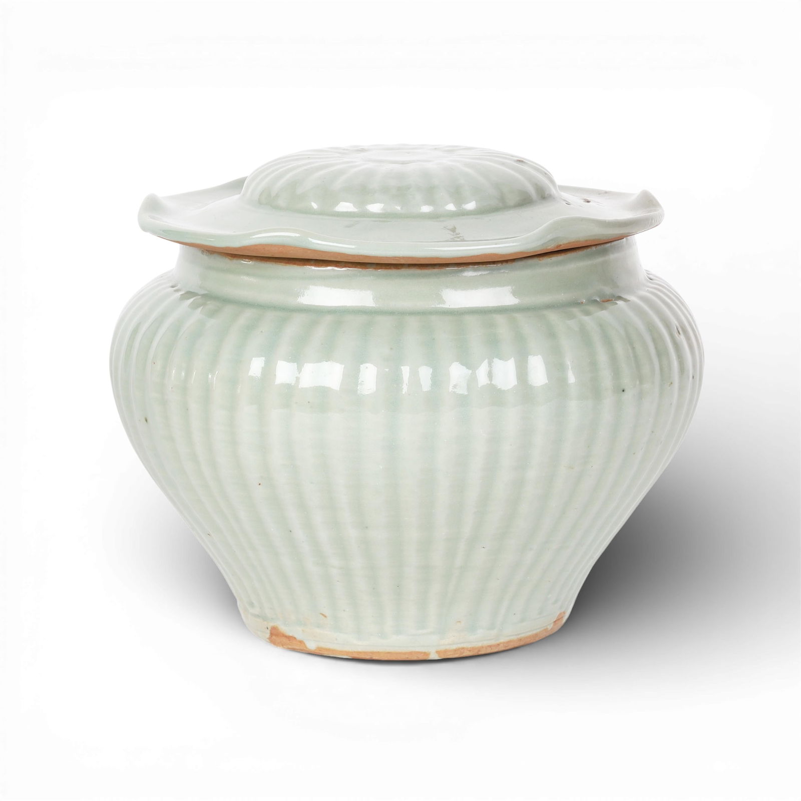 A Chinese longquan celadon covered jar (1 of 6)