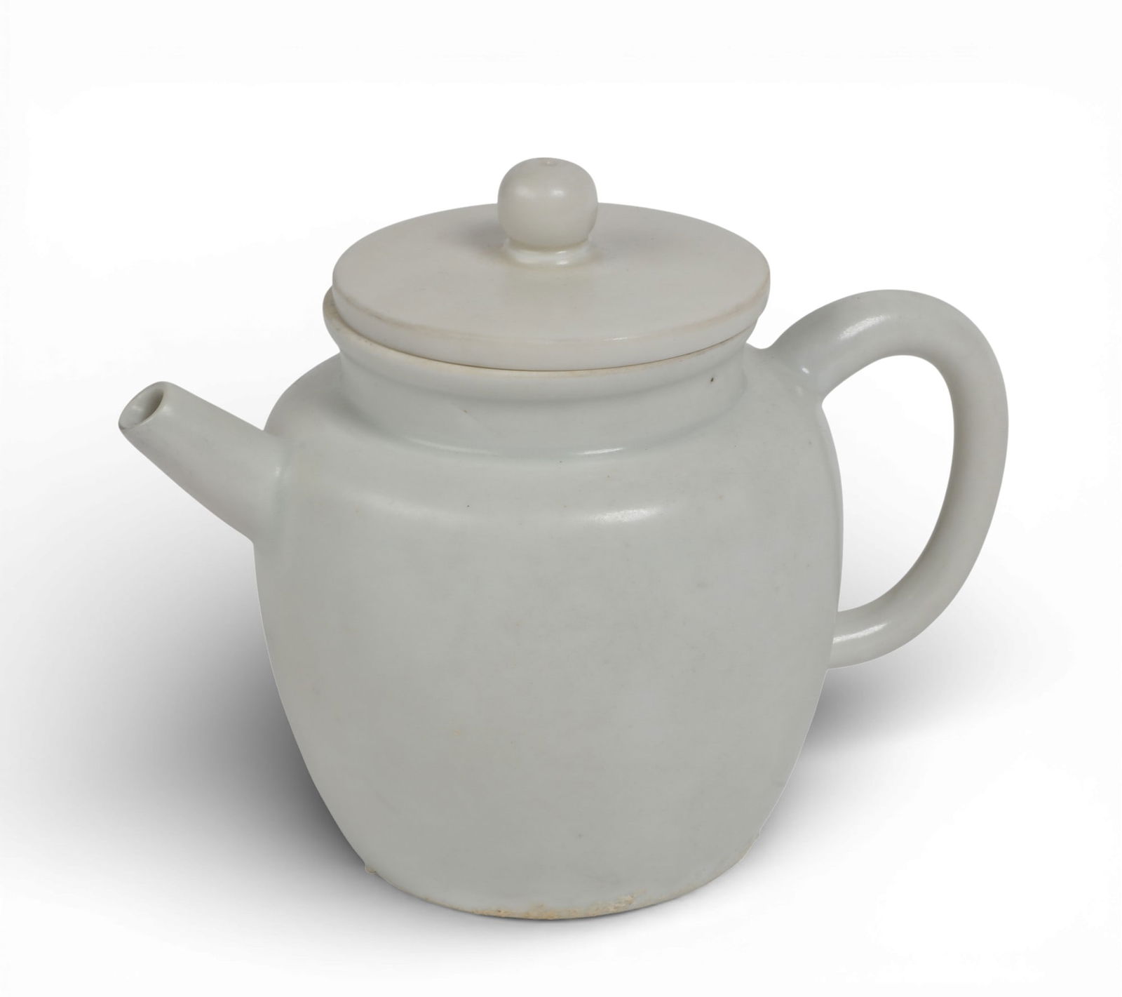 A Chinese dehua porcelain teapot (1 of 3)