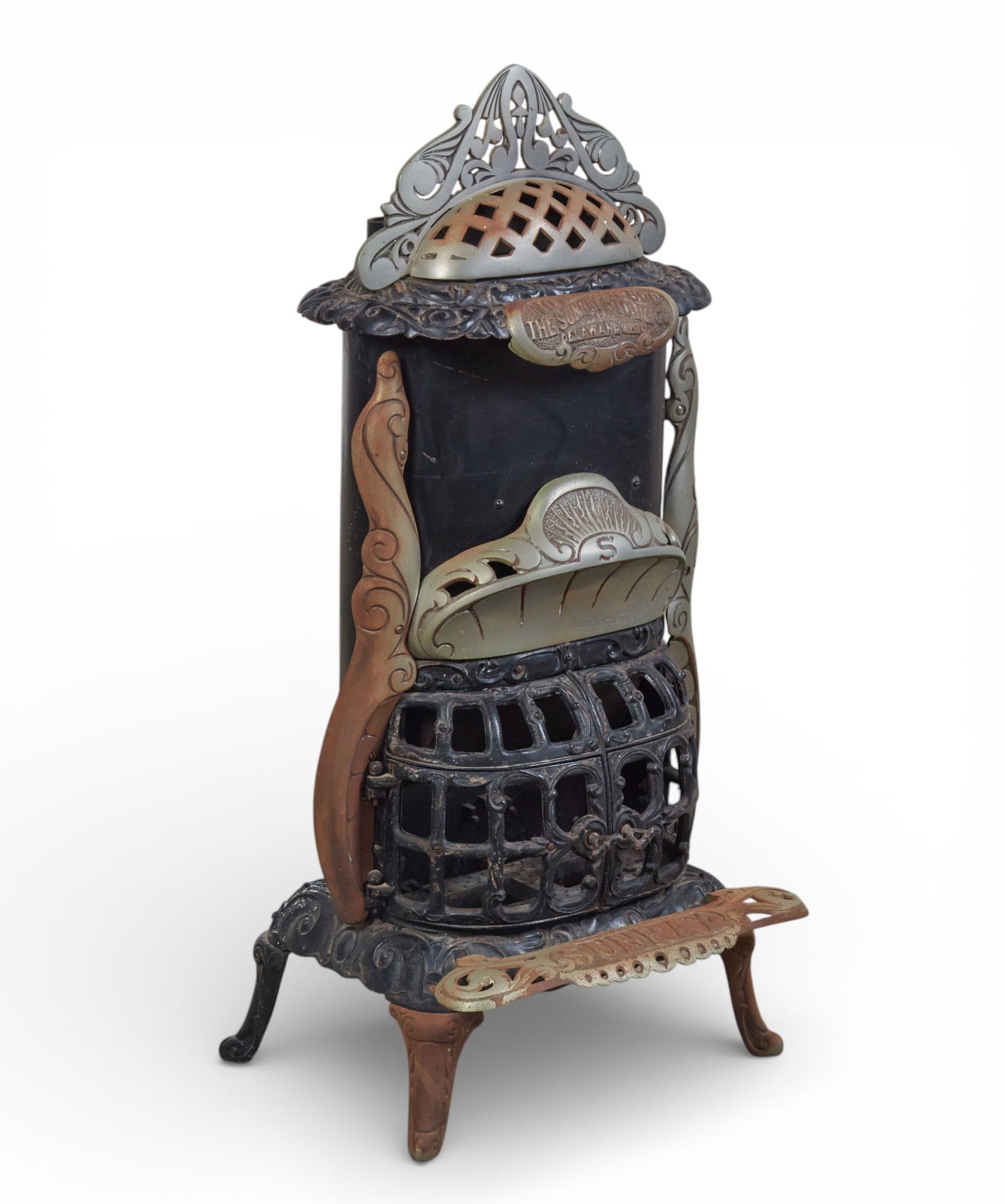 A Sunray cast iron No 500 stove: A Sunray cast iron No 500 stove height 41in (104cm); width 18 1/2in (47cm); depth 12 1/2in (32cm)