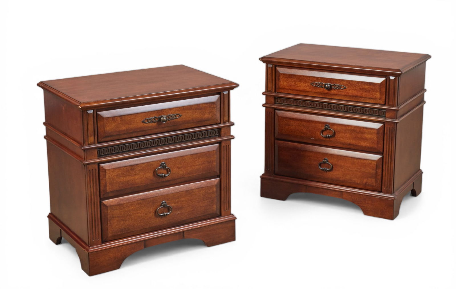 A pair of three drawers night stands (1 of 5)