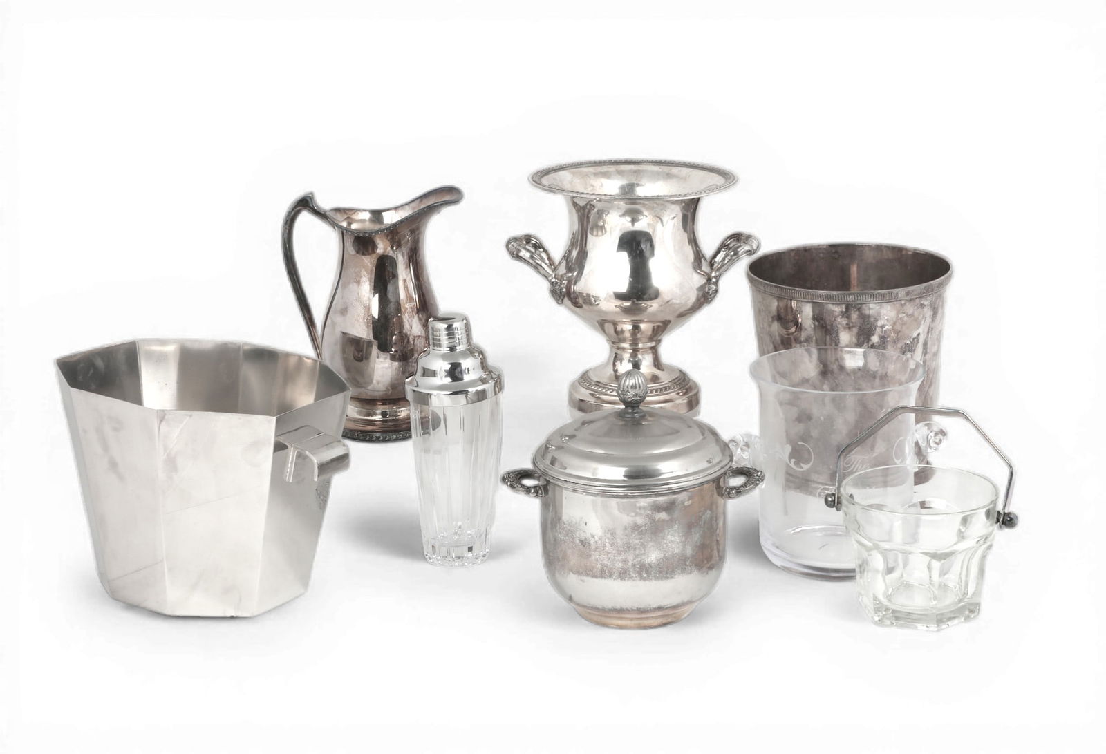 A group of eight barware articles (1 of 4)