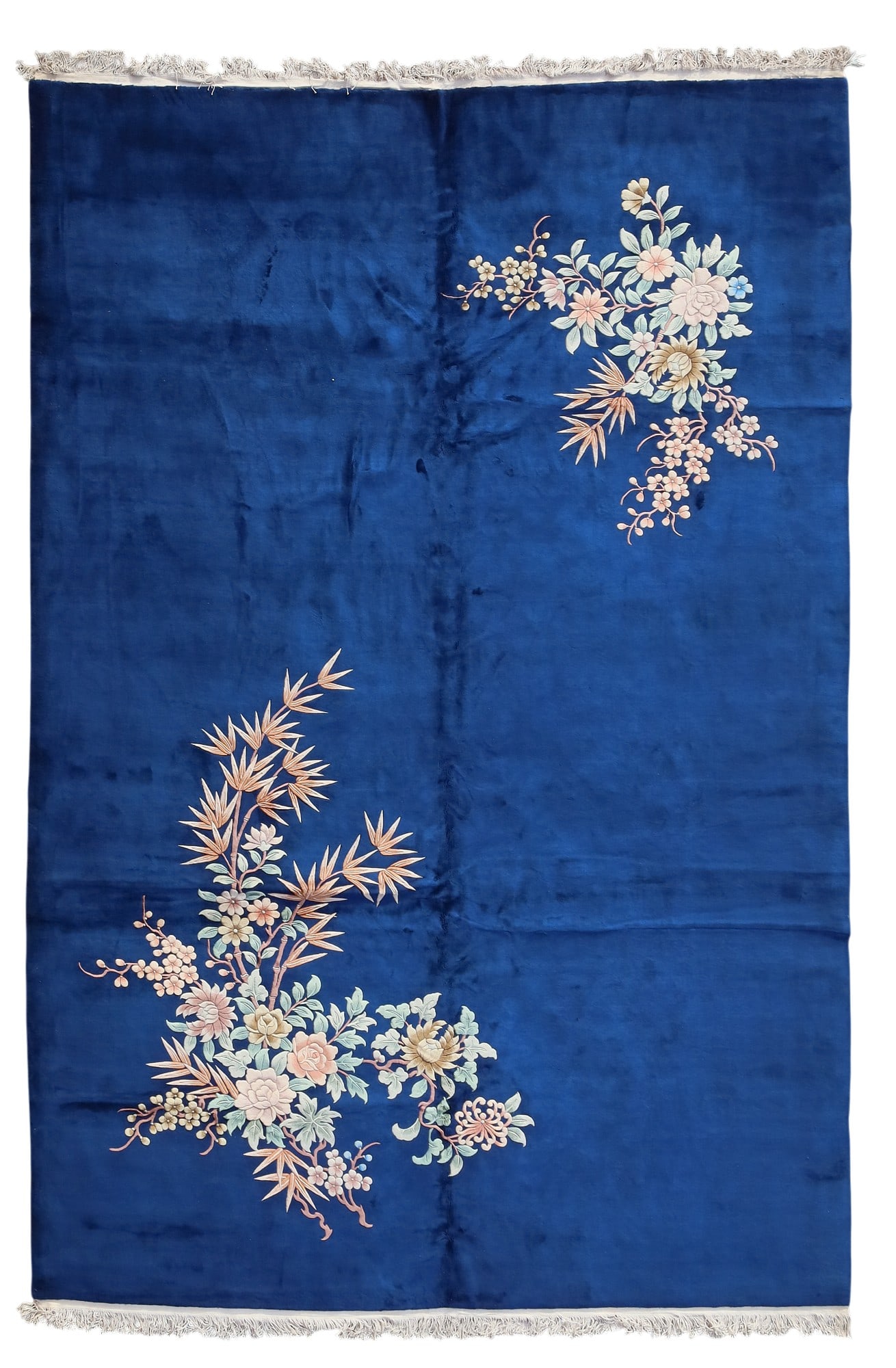 A Chinese Art Deco style rug, post 1950: A Chinese Art Deco style rug post 1950 17ft 9in x 12ft (546.1 x 365.8 cm.)