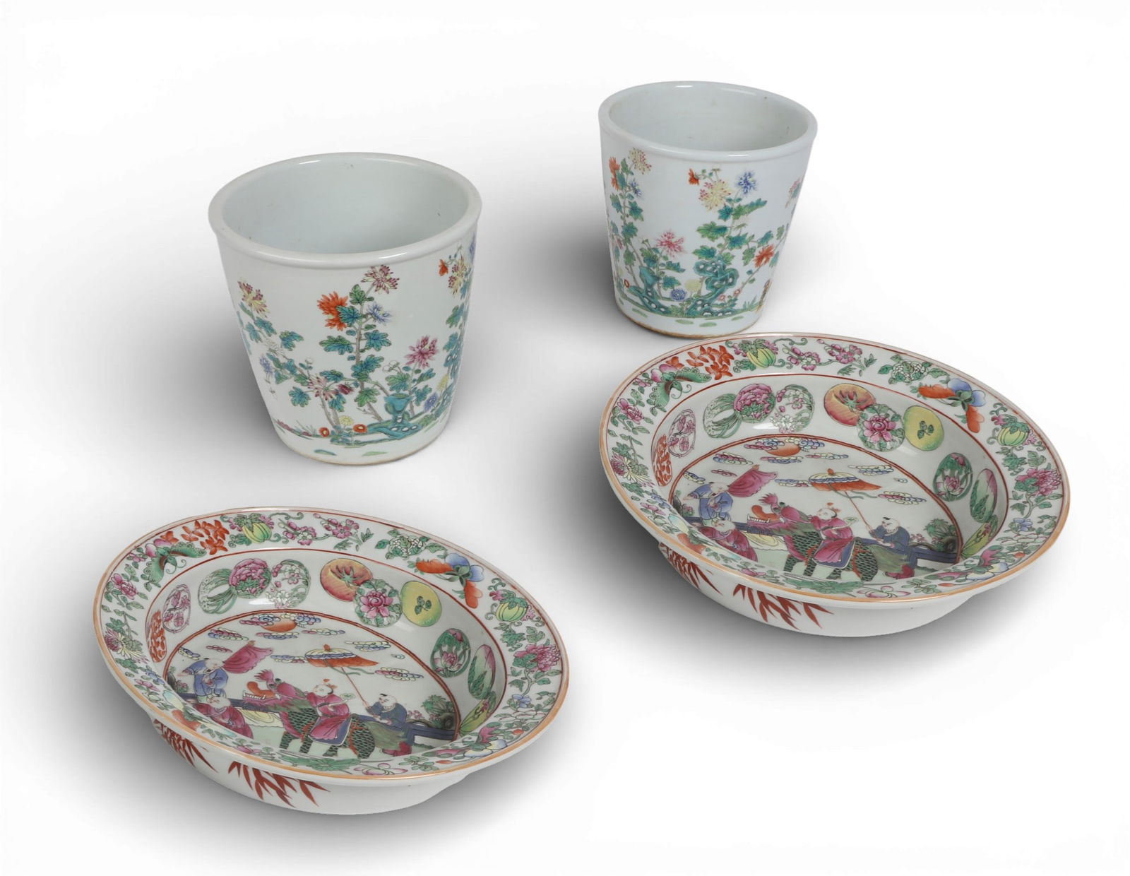 A pair of Chinese Famille Rose porcelain basins & pair of Chinese Famille Rose porcelain jardinieres (1 of 7)