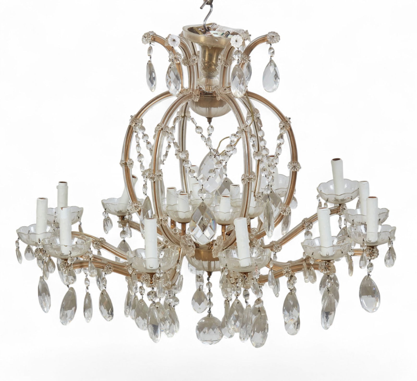 A Baroque style cut and molded glass eighteen light chandelier, 20th century (1 of 9)