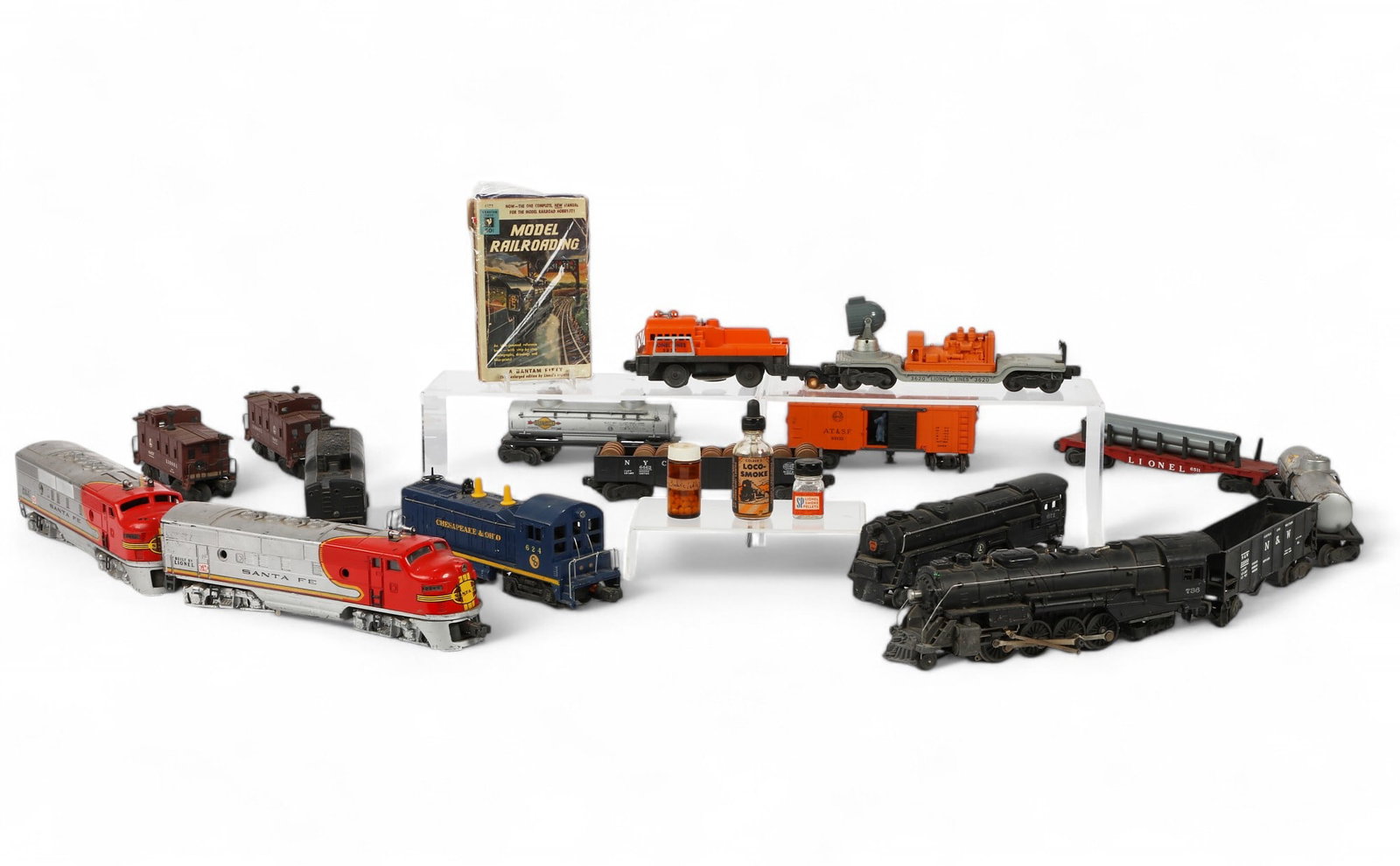 A Lionel Santa Fe model diesel train set, post 1950 (1 of 5)