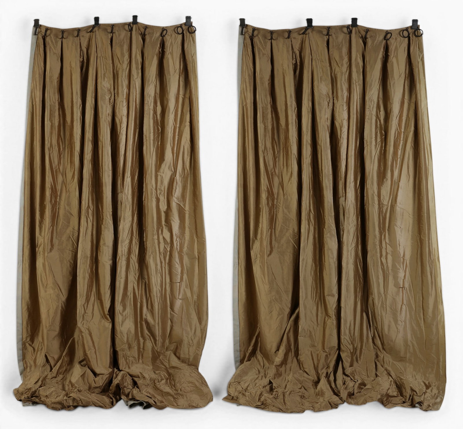 A pair of silk drapery panels: A pair of silk drapery panels Each Panel: height 104 x width 40 in. (264.2 x 101.6 cm.)