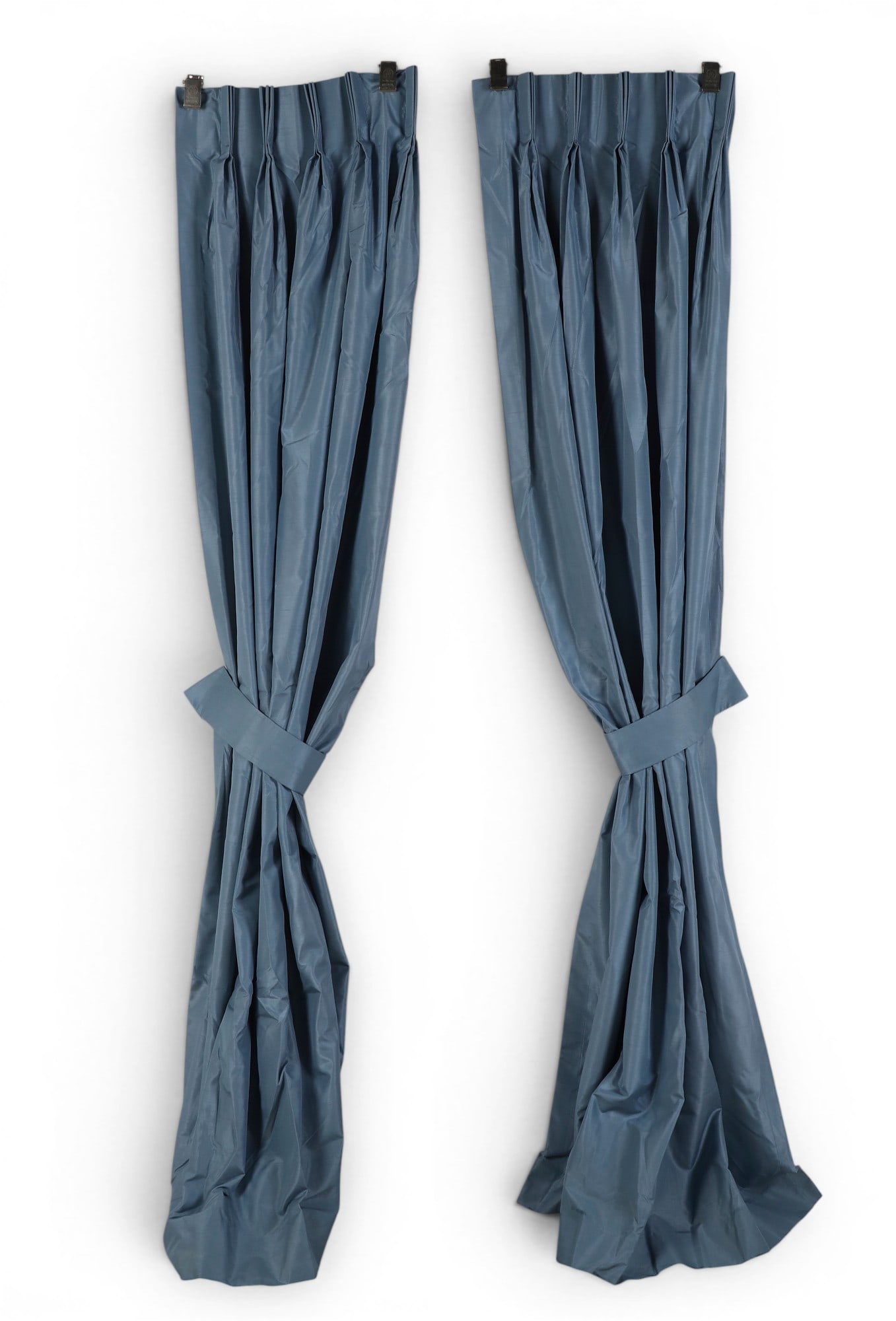 A pair of silk drapery panels: A pair of silk drapery panels Each Panel: height 92 x width 19 in. (233.7 x 48.3 cm.)