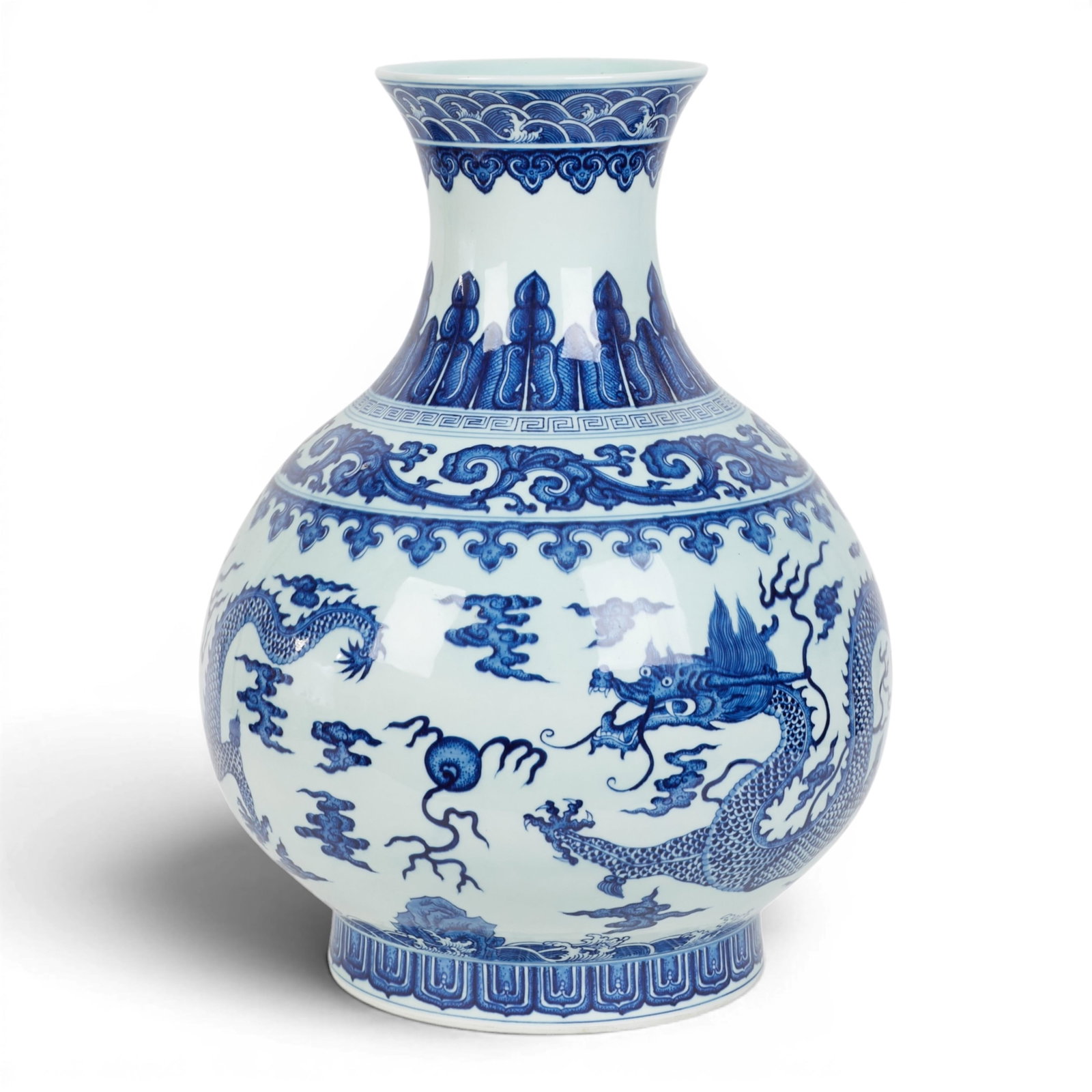 A large Chinese blue and white vase (1 of 4)