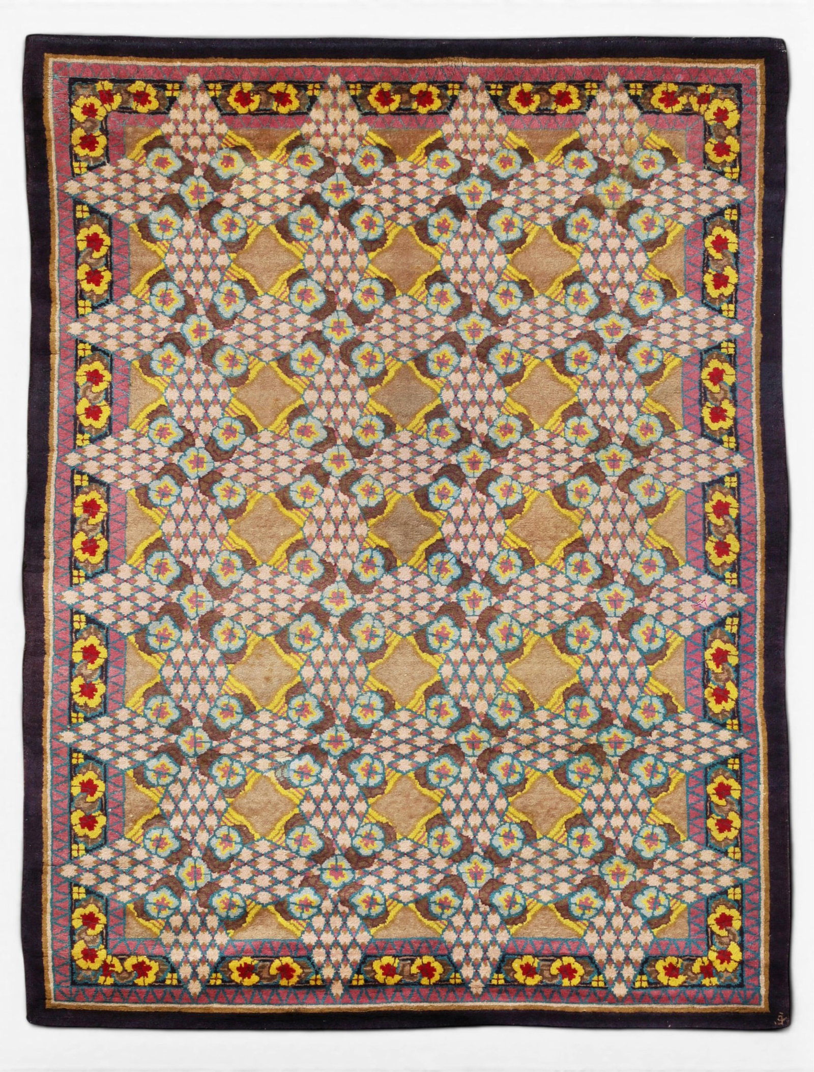 A geometric design area rug: A geometric design area rug 12ft8in x 10ft