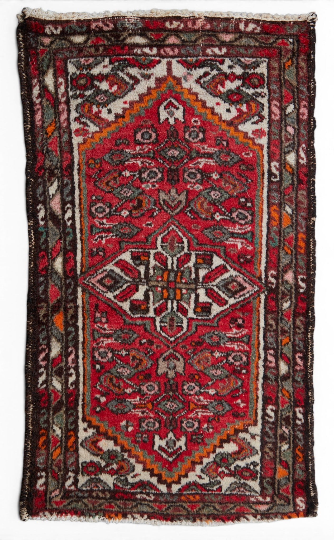A Hamadan rug, Persia: A Hamadan rug Persia approximately 2ft 5in x 4ft (76 x 121cm)