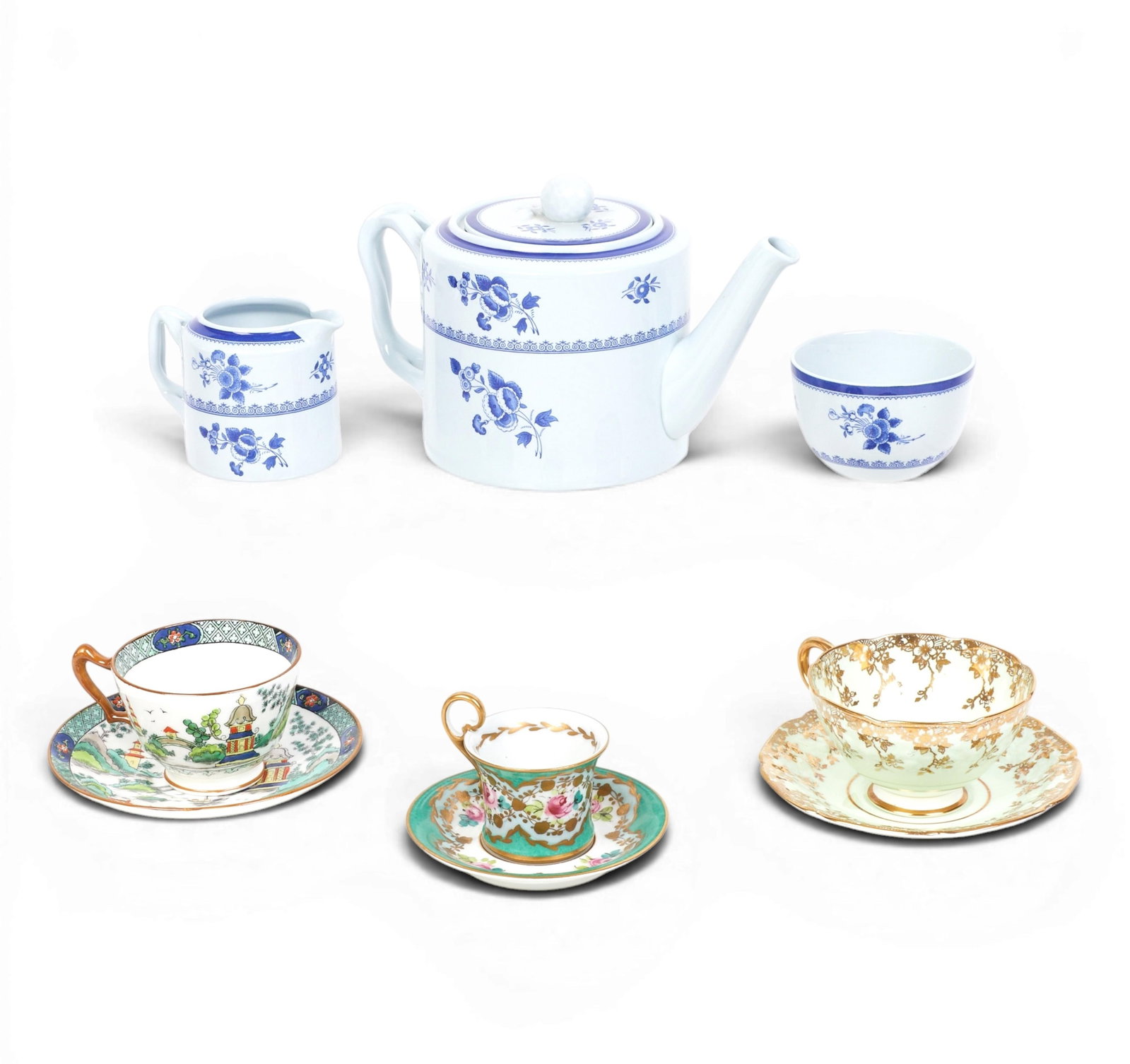 A group of six porcelain table articles (1 of 12)