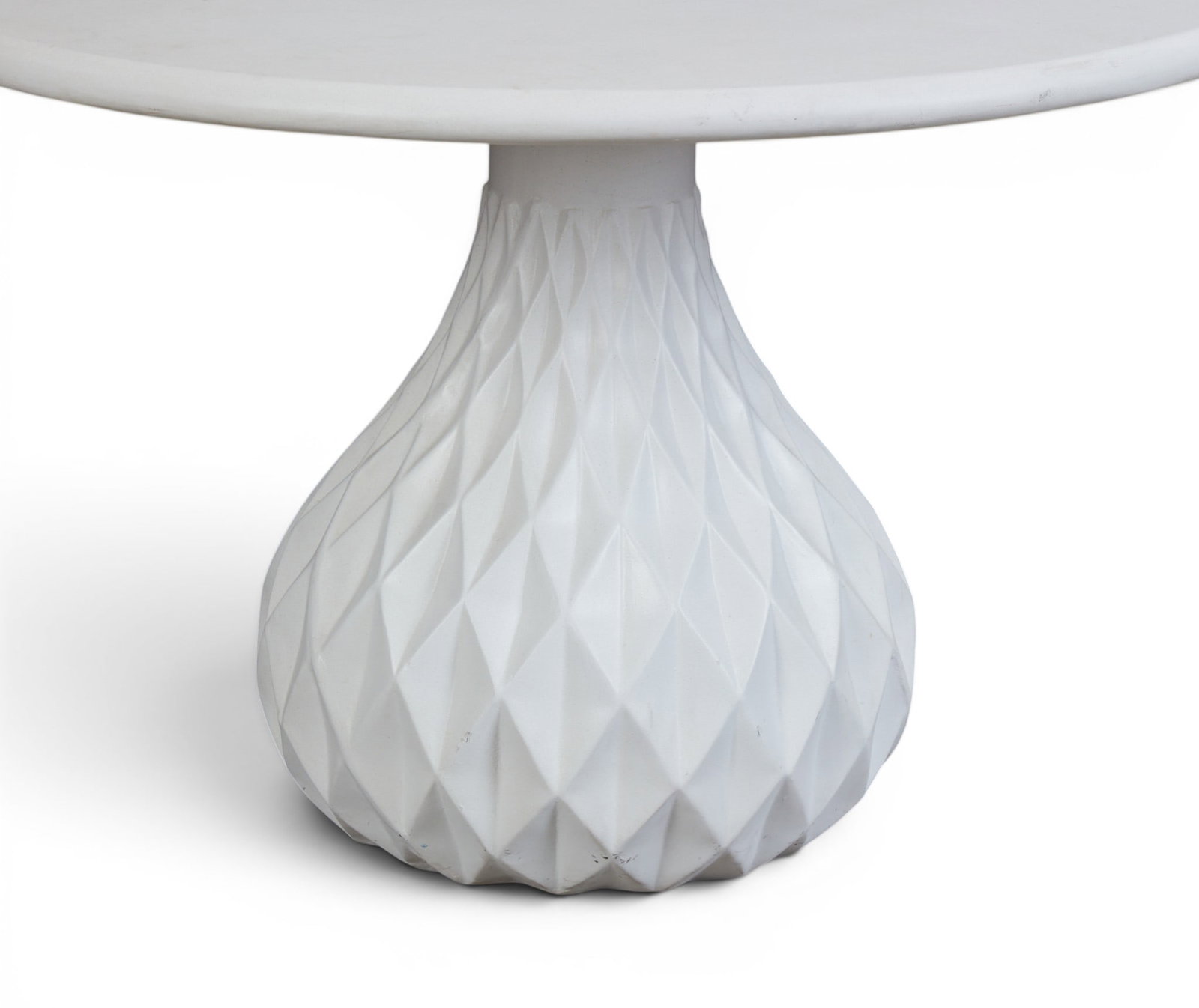 A modern geometric round table - 2