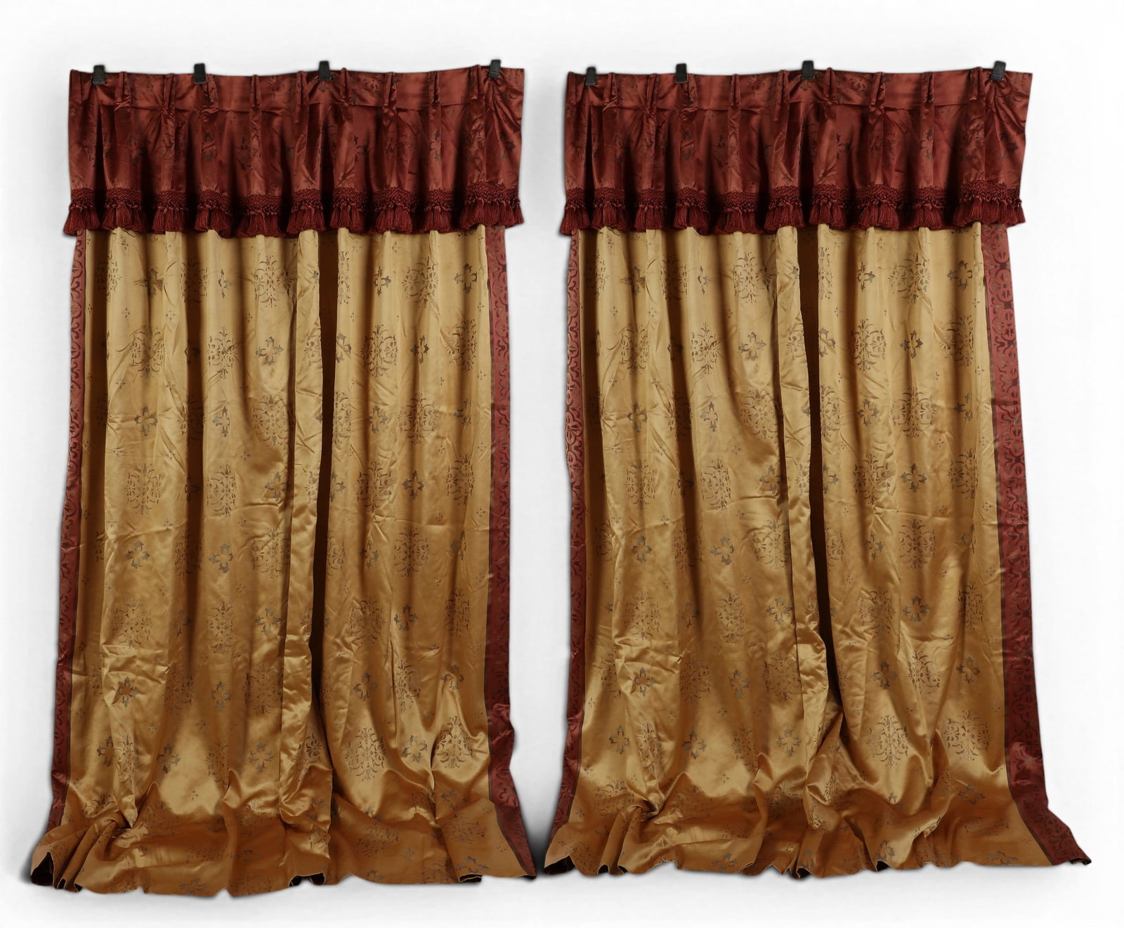 A pair of silk drapery panels: A pair of silk drapery panels Each Panel: height 106 x width 48 in. (269.2 x 121.9 cm.)