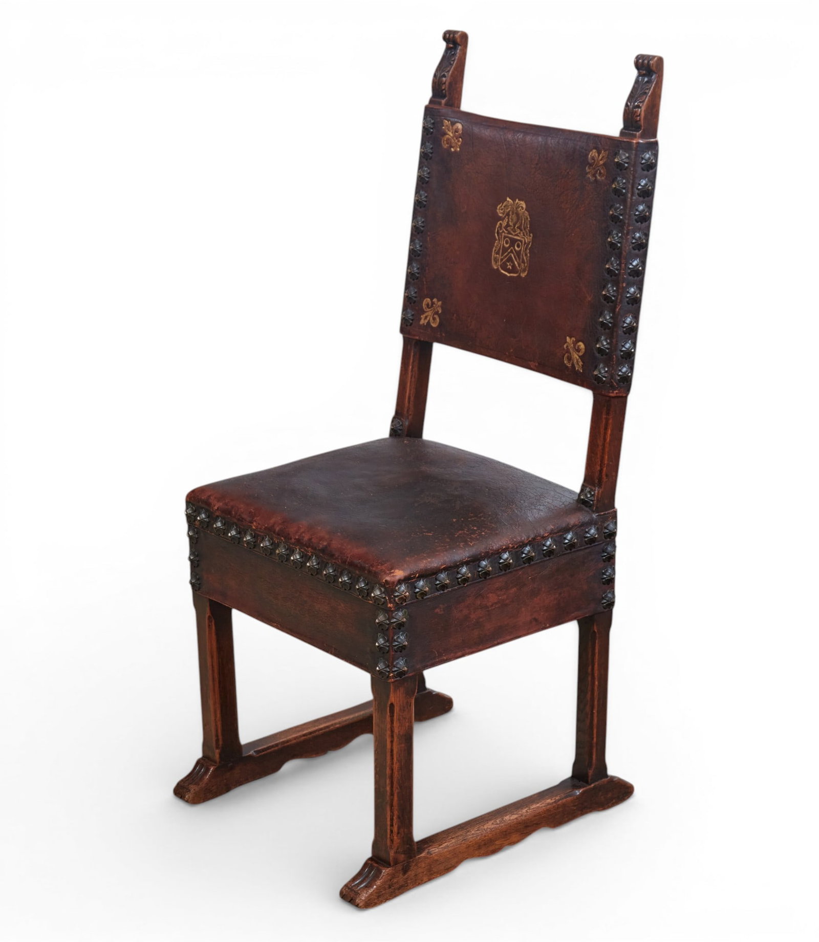 An Italian Baroque style walnut side chair, early 20th century: An Italian Baroque style walnut side chair early 20th century height 41 1/2in (105cm); width 18in (46cm); depth of seat 15 1/2in (39cm)