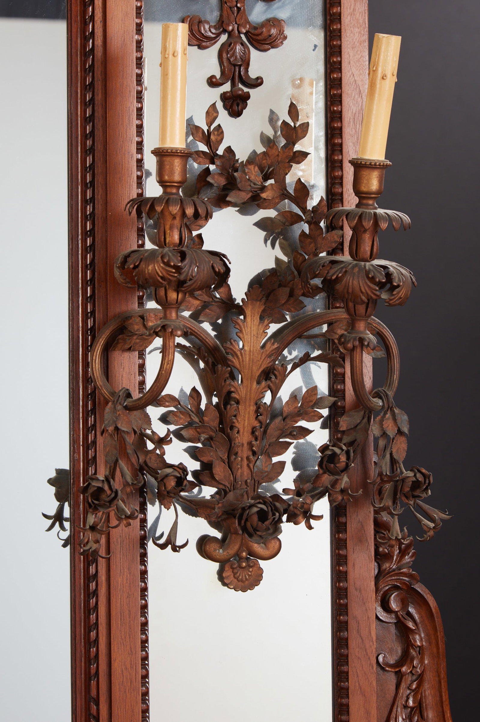 A Continental Renaissance style console table and girandole mirror - 4