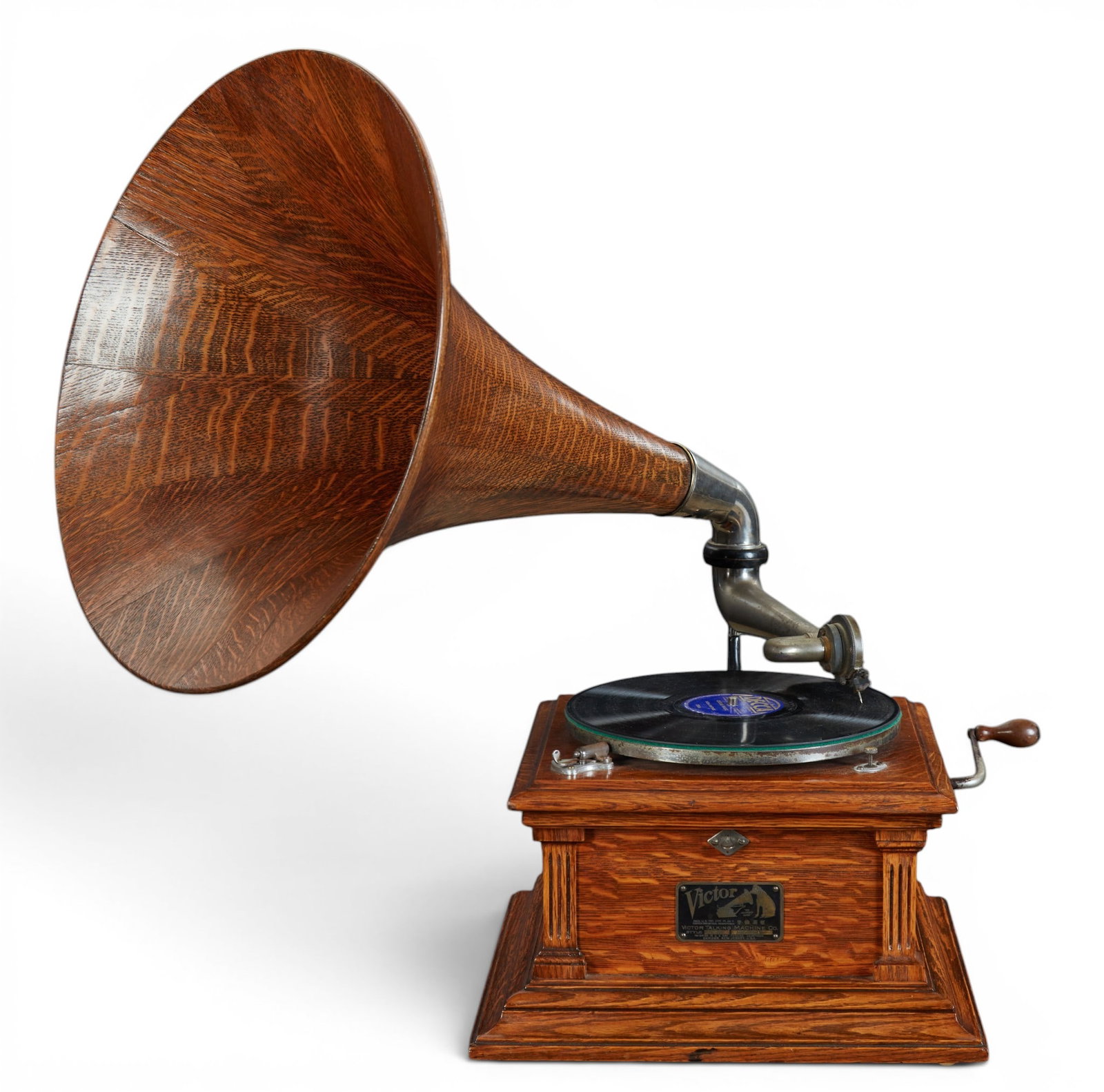A Victor III oak gramophone with oak horn, Victor Talking Machine Co., New Jersey, 1908 (1 of 10)