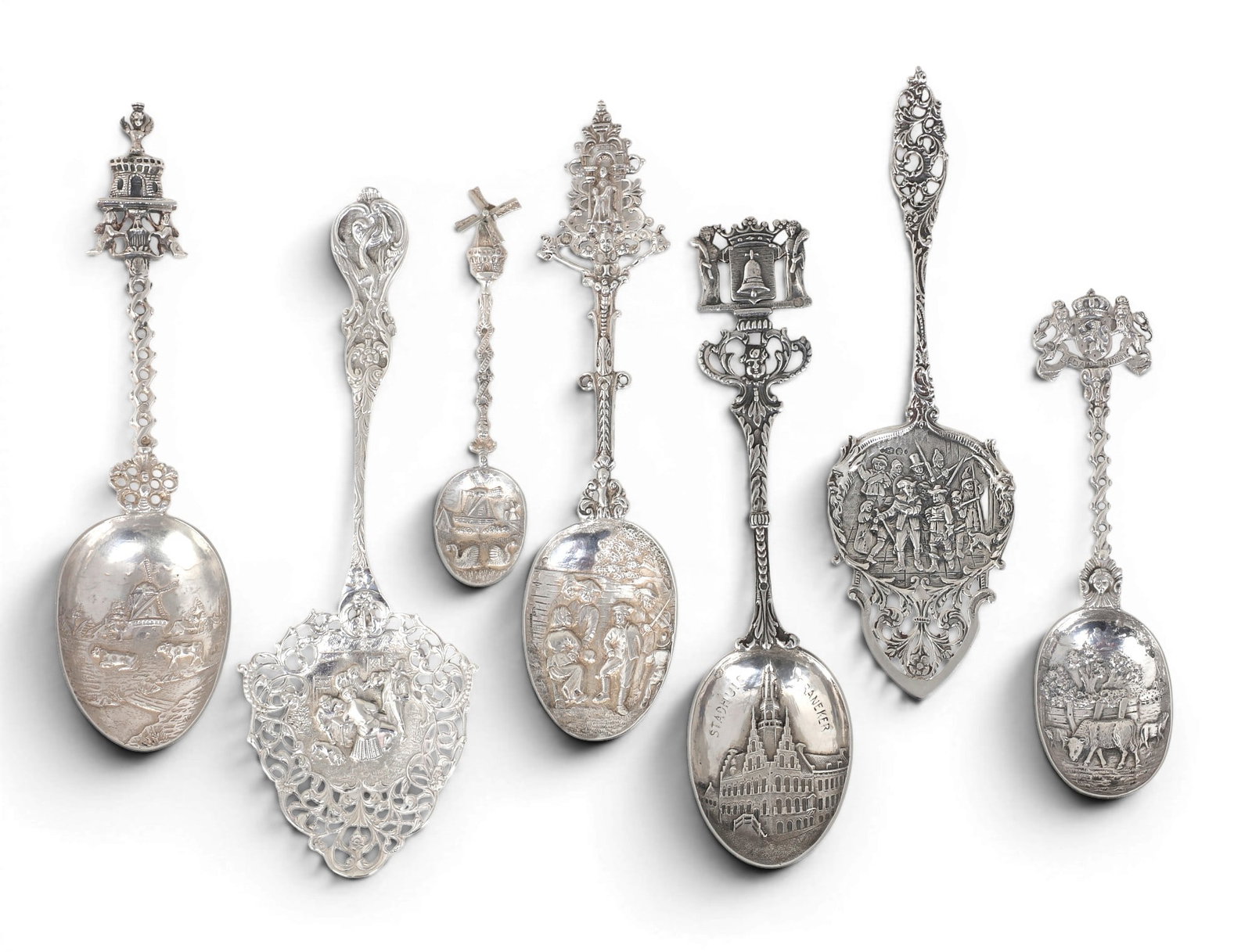 Six Dutch second standard silver spoons and servers, various makers, late 19th/20th century (1 of 9)