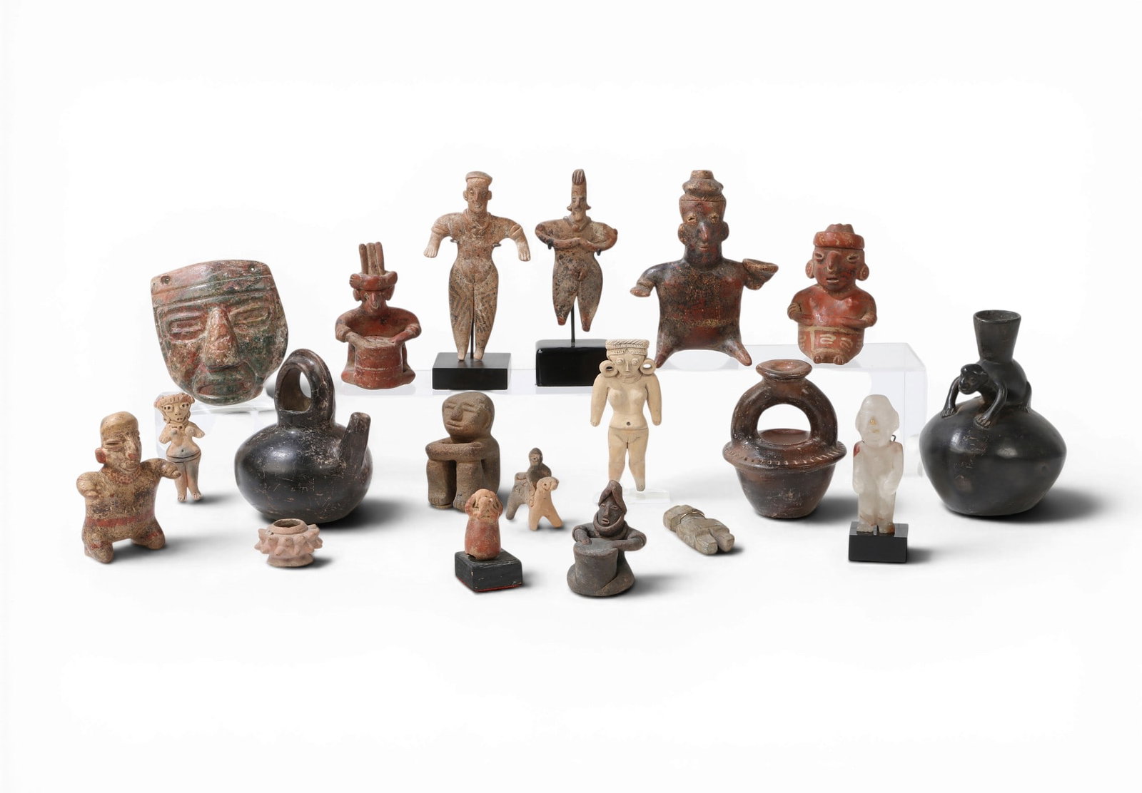 A group of nineteen Mesoamerican items (1 of 4)