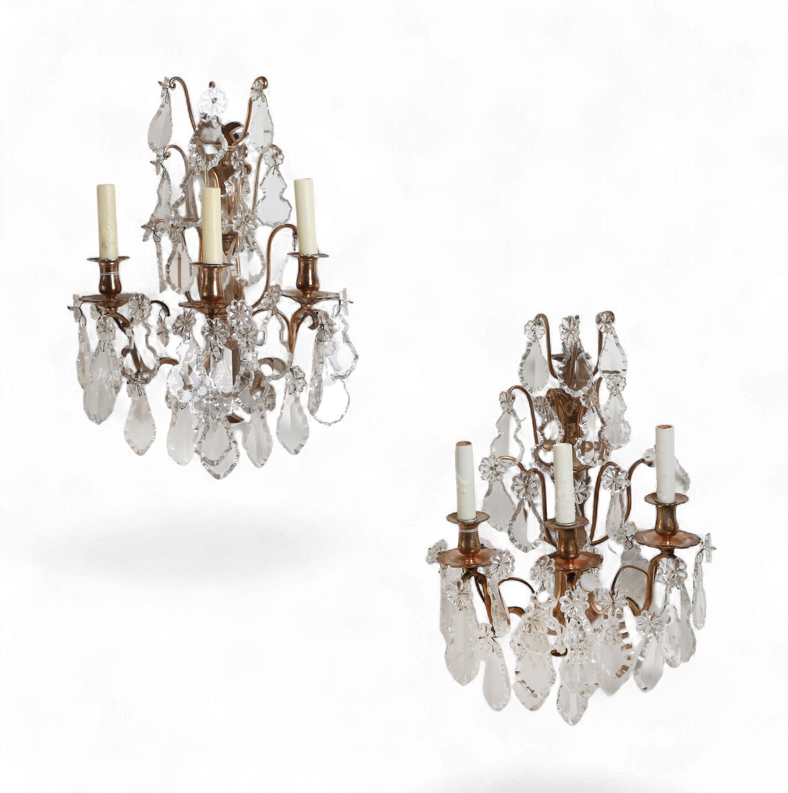 A pair of Louis XV style gilt metal and clear glass three light wall lights, 19th/20th century (1 of 4)