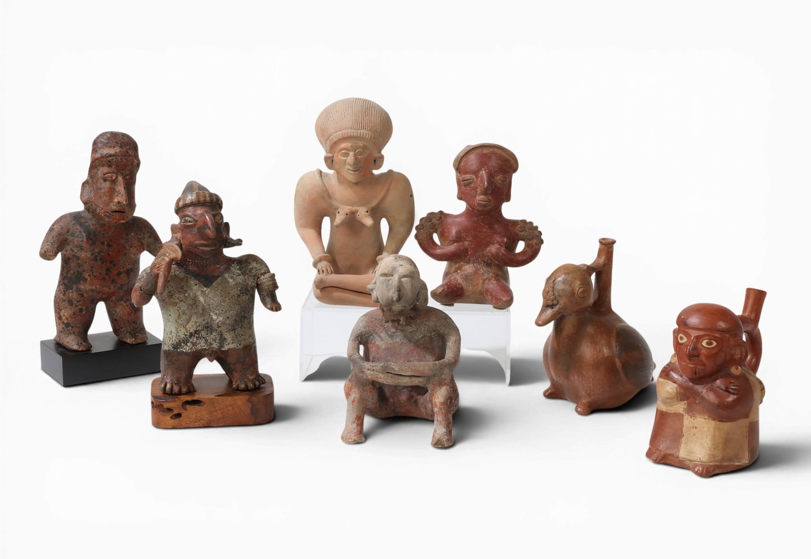 A group of seven South and Central American pottery figures and articles (1 of 9)