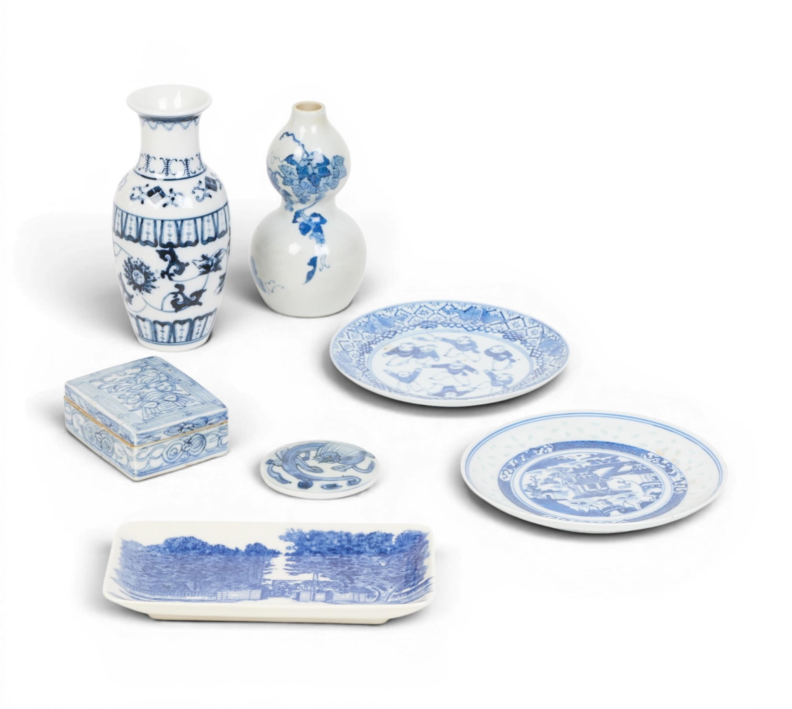 A seven piece group of Chinese blue and white ceramics (1 of 9)