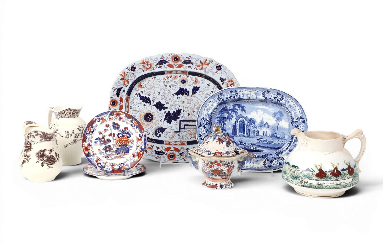 A group of eight porcelain table articles (1 of 5)