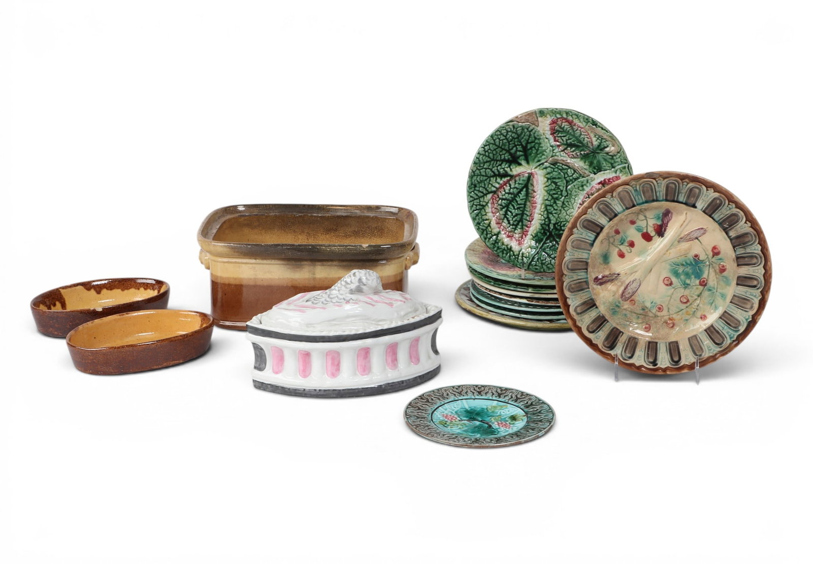 A group of fifteen pottery and ceramic table articles (1 of 5)