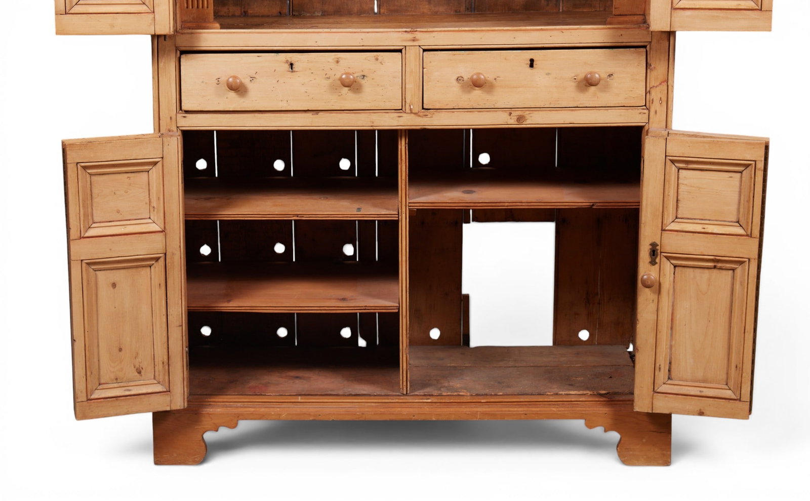 A pine cabinet - 7