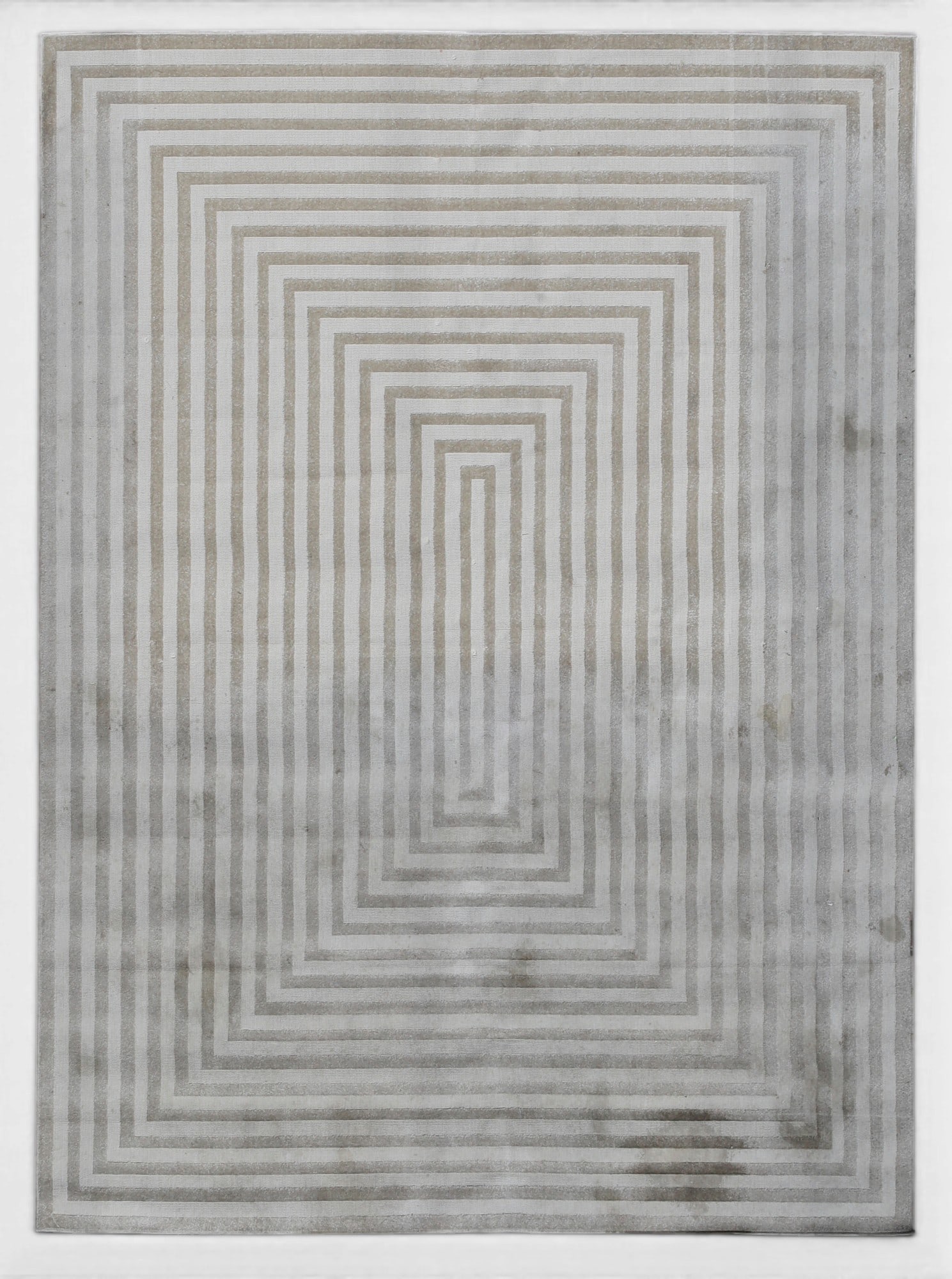 A contemporary rug: A contemporary rug Approximately 12ft x 8ft11in