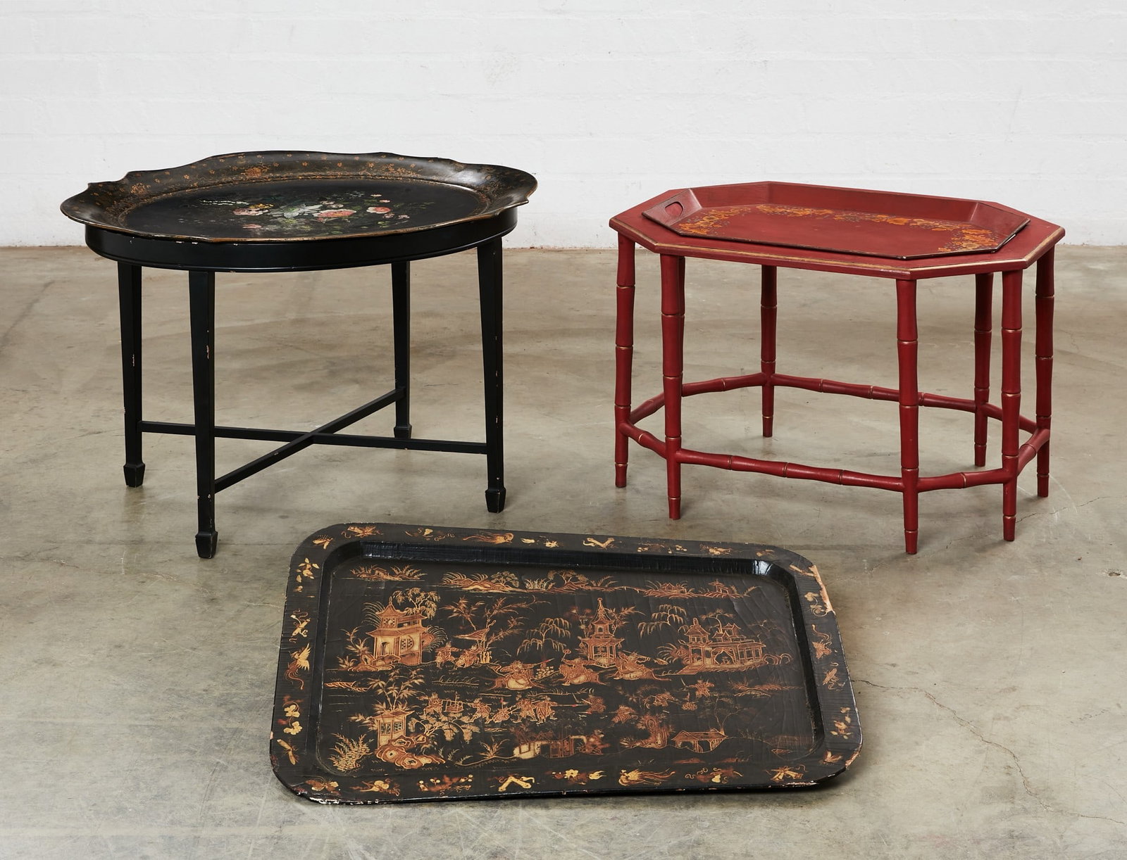 Two English gilt black papier mache trays, 19th century, one on later stand (1 of 8)