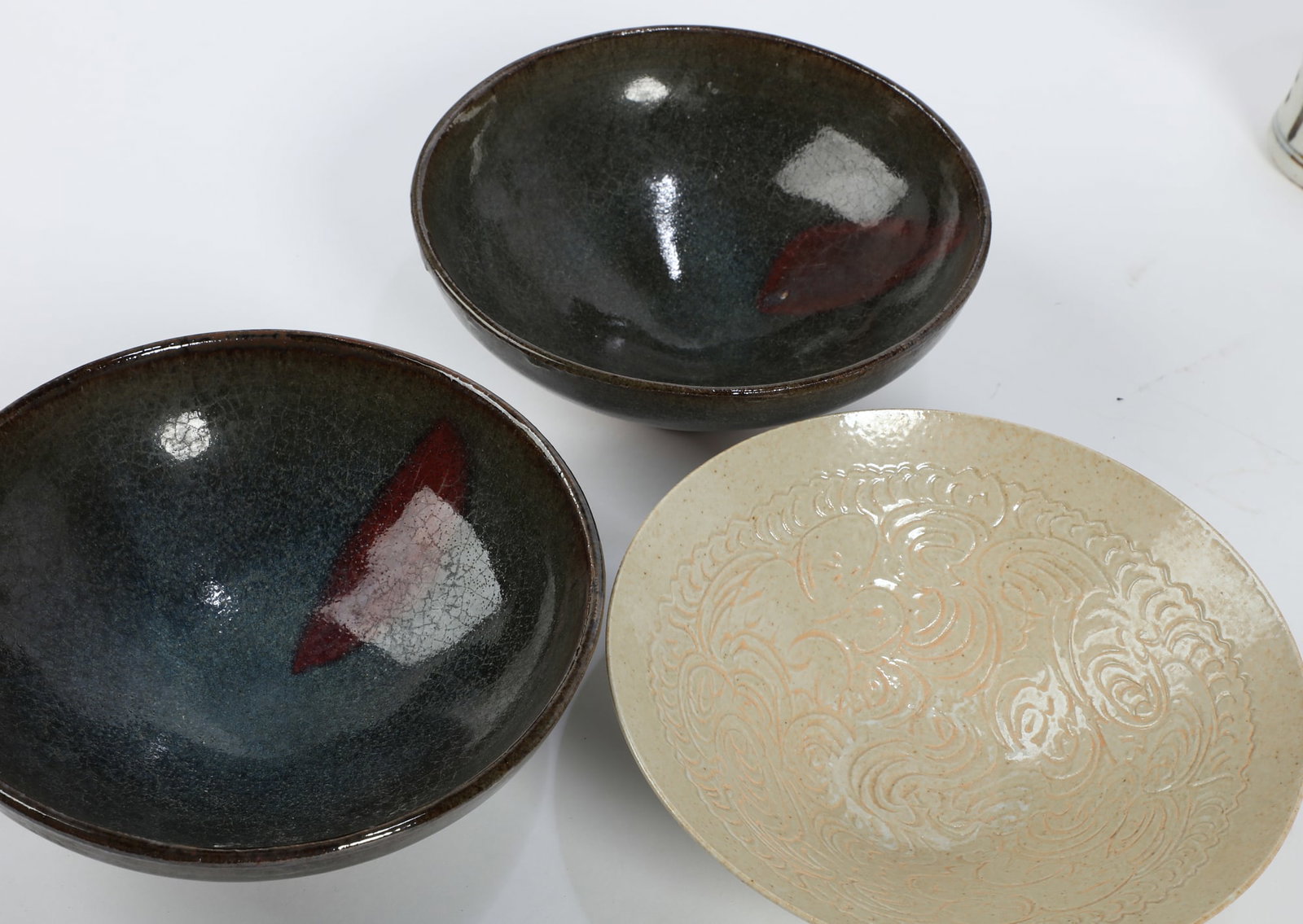 Five Asian glazed ceramic tablewares - 2