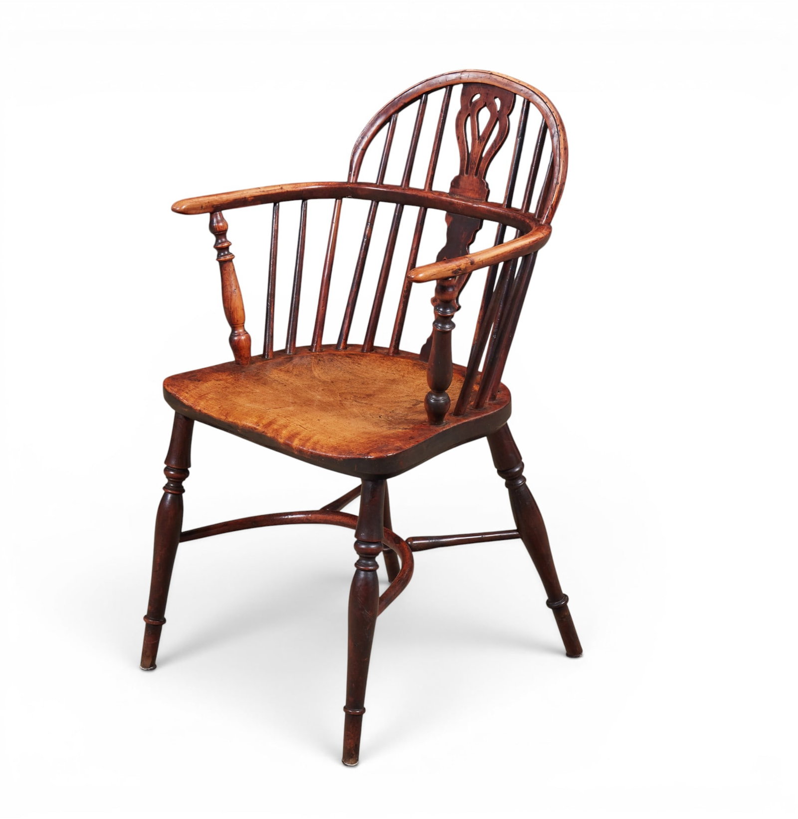 An English yewwood and elm Windsor armchair, early 19th century (1 of 8)