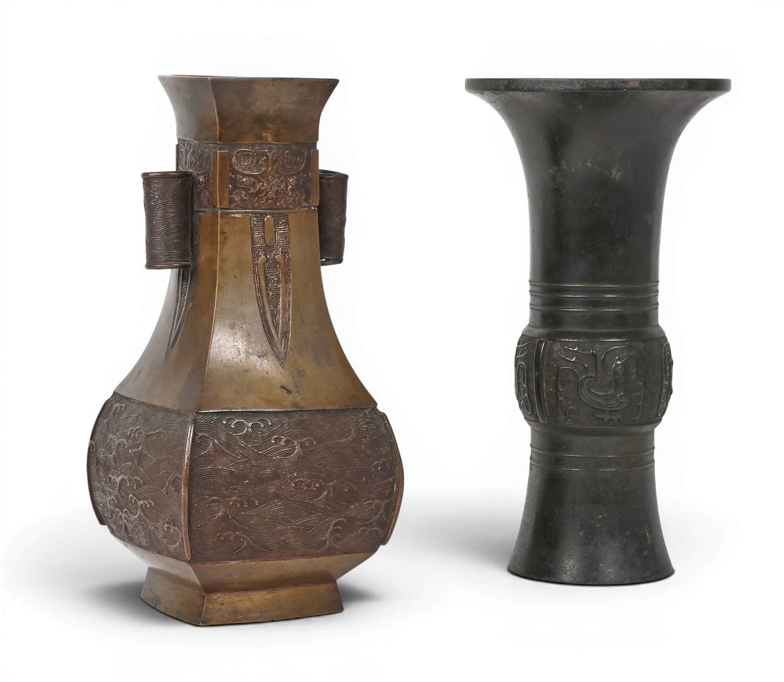 Two Chinese bronze vases (1 of 4)