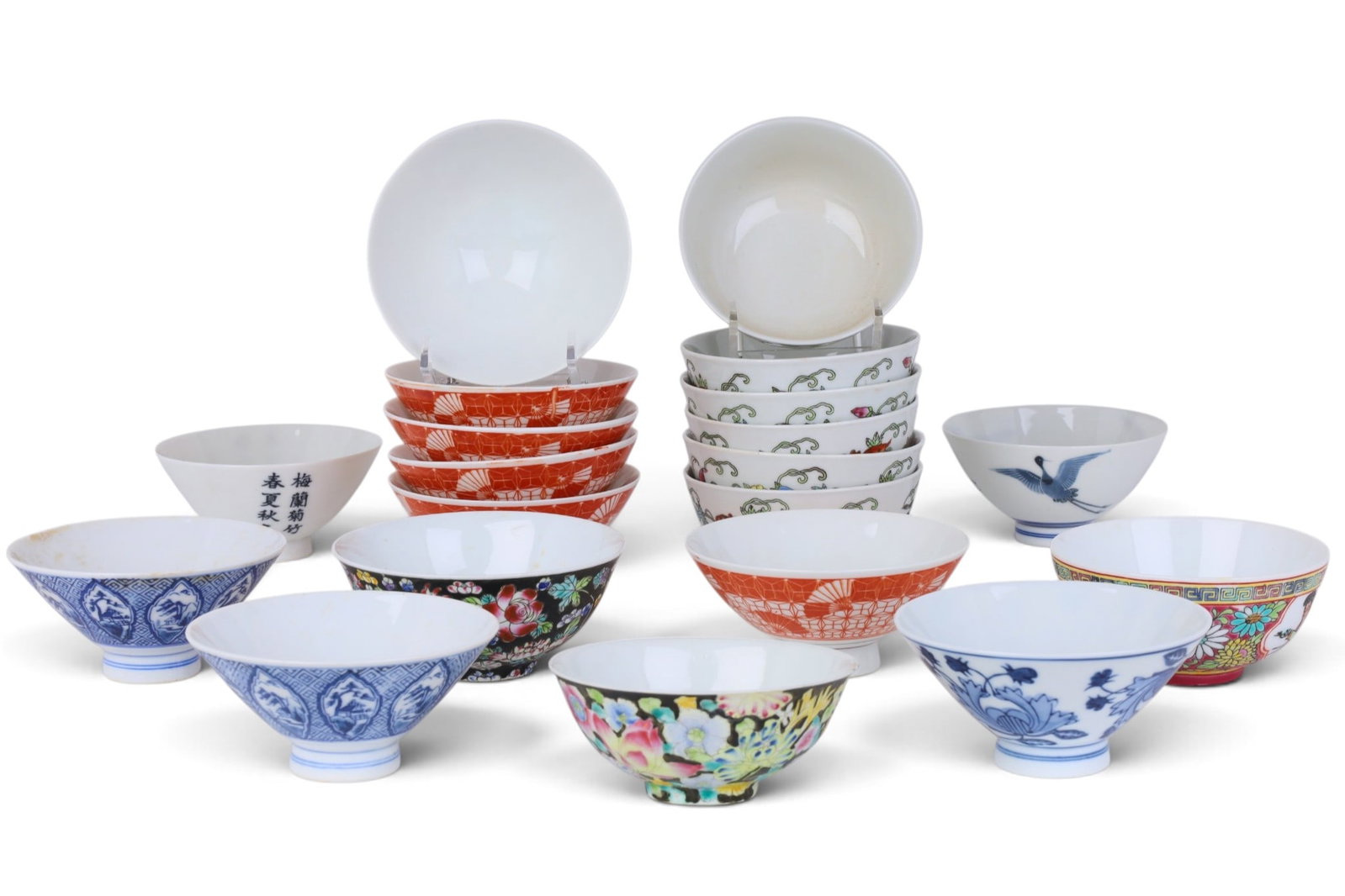A group of twenty Chinese and japanese porcelain bowls (1 of 8)